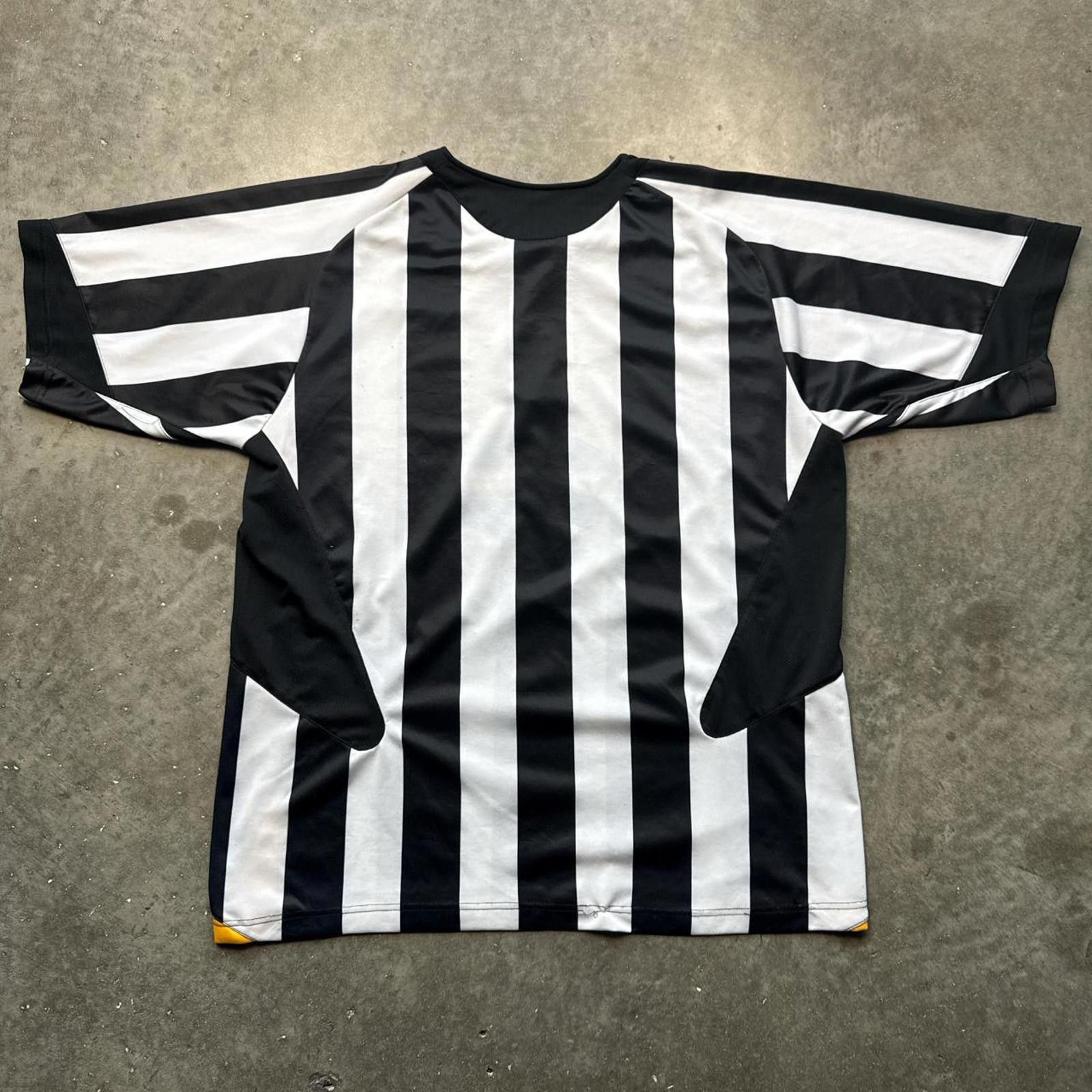 Other Tamoil Juventus 2004-2005 Season Home Jersey Kit Y2k T-Shirt Size US XL / EU 56 / 4 - 2 Thumbnail