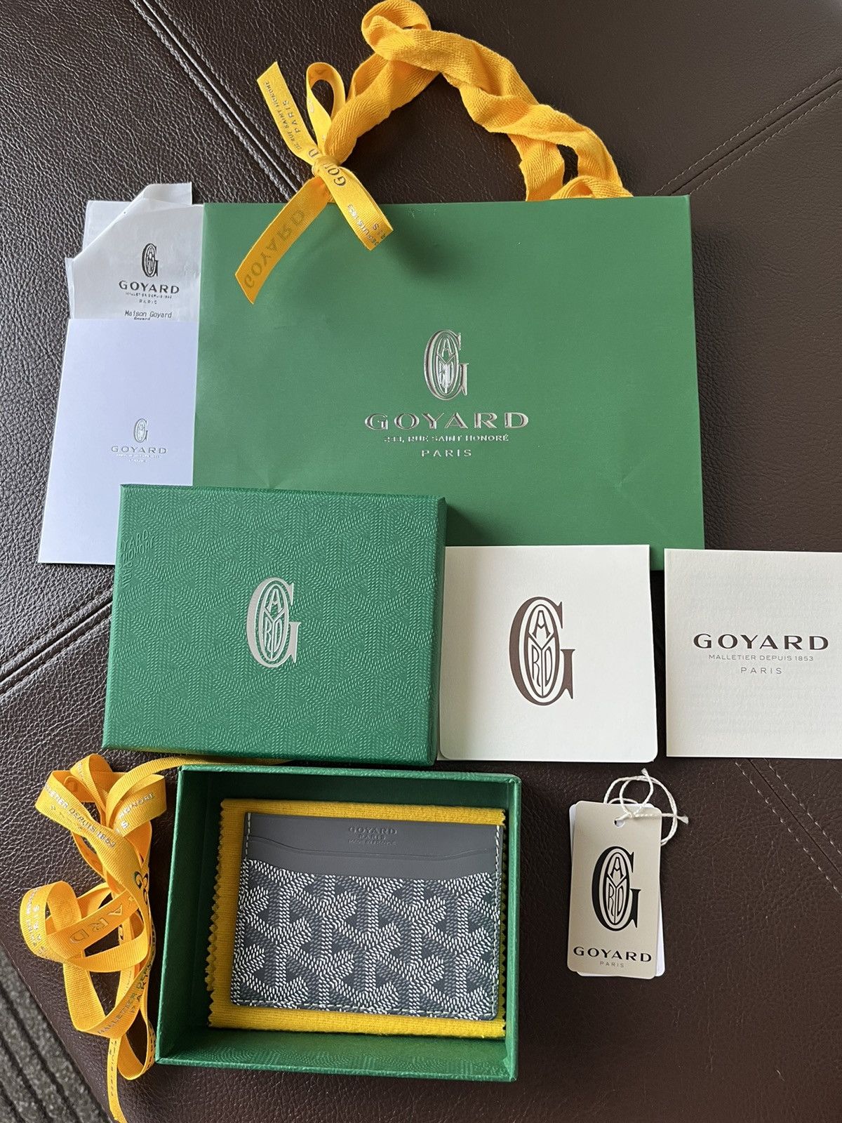 image of Goyard Leather Card Holder Giftable Condition in Grey, Women's