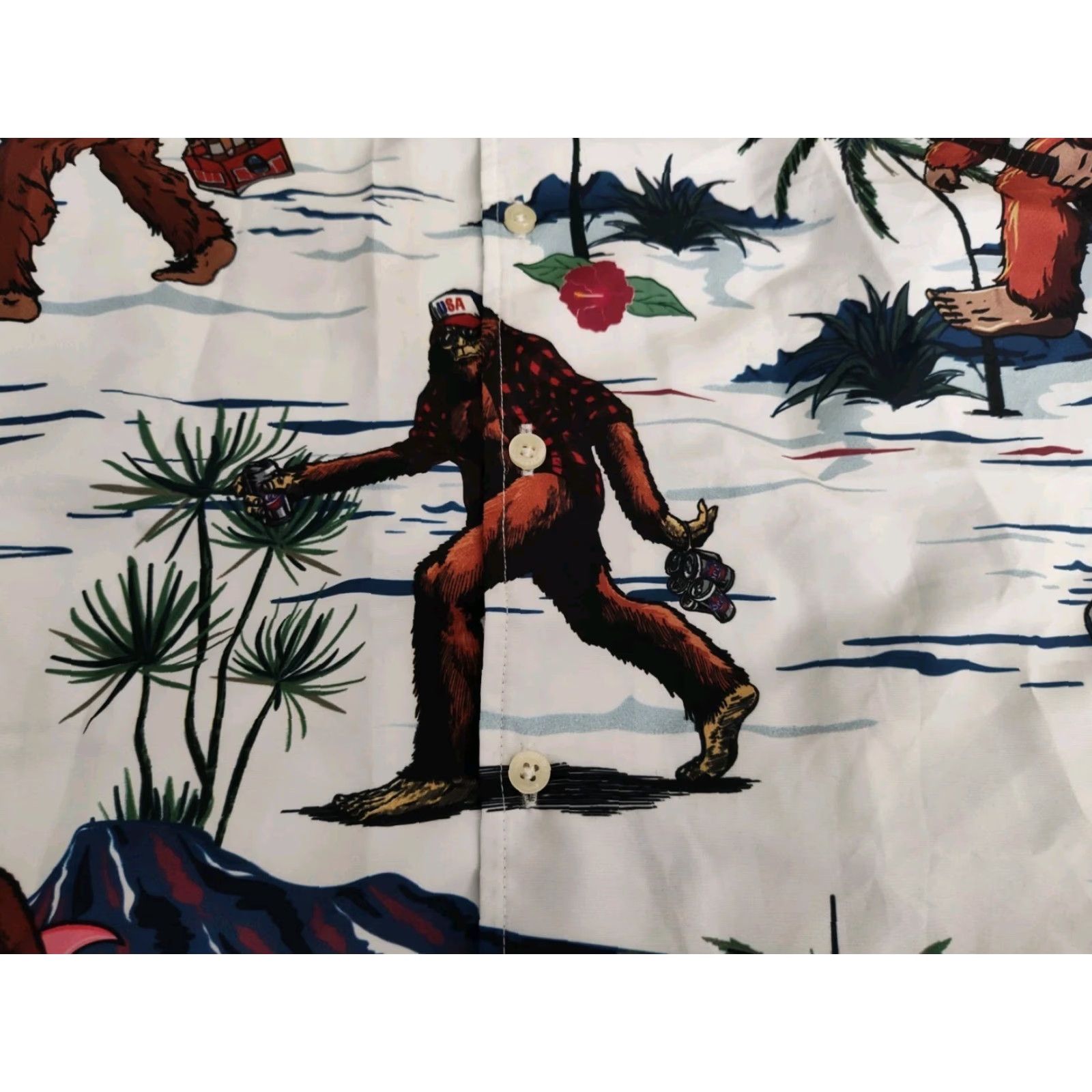 Vintage Hawaiian Mens Shirt Short Sleeve Button Up MIKENKO Sasquatch Funny Beach NWT S Size US S / EU 44-46 / 1 - 4 Thumbnail
