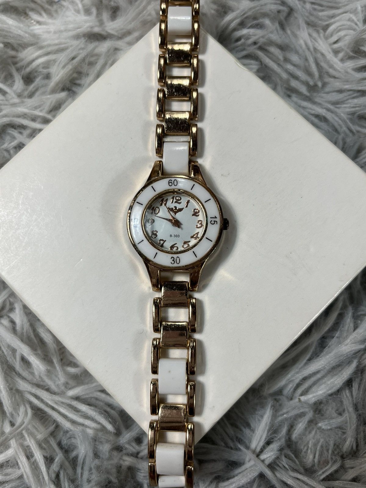 Jewelry Gold & White Ladies’ Bracelet Watch – Japanese Brand Size ONE SIZE - 18 Thumbnail