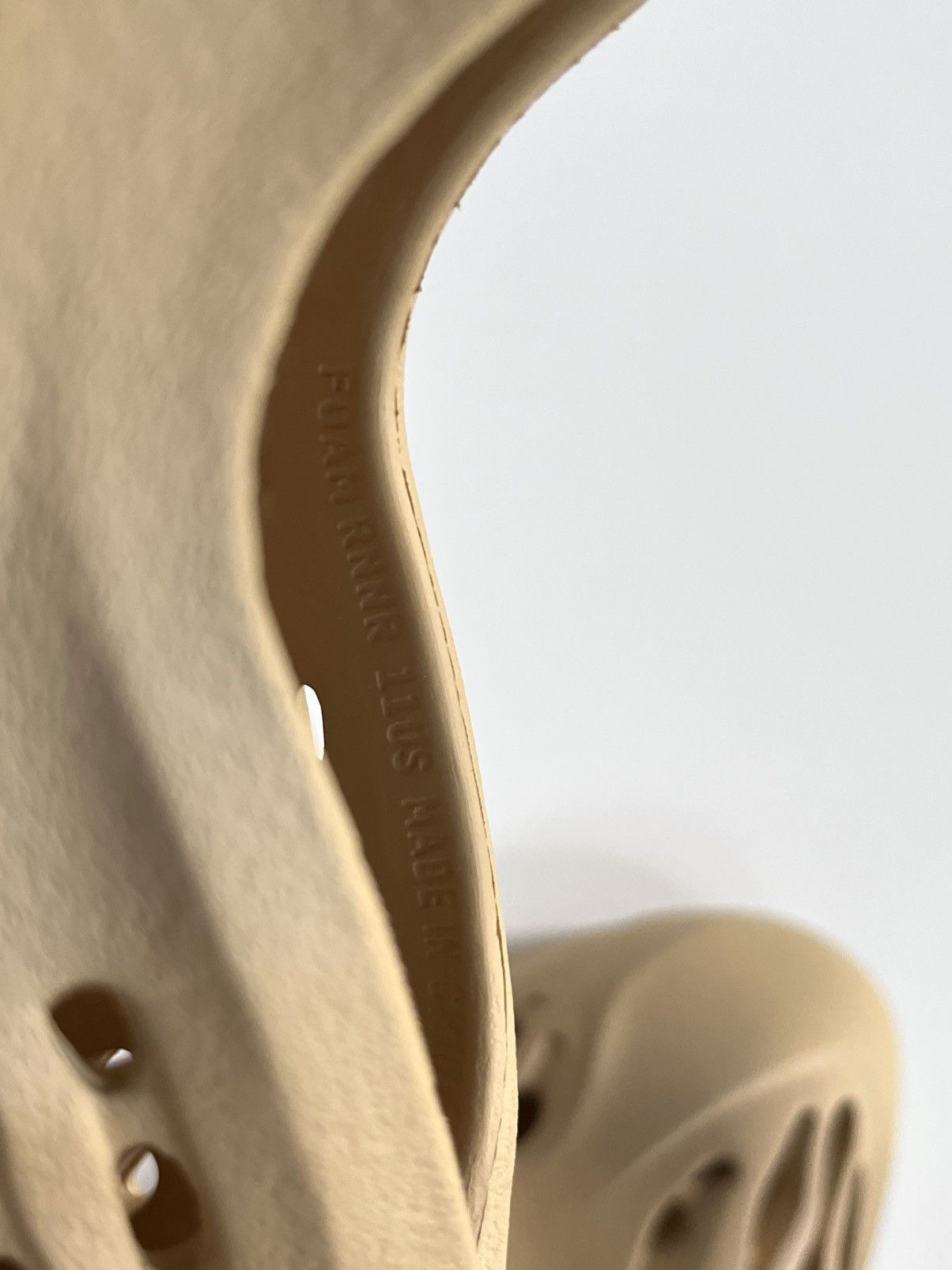 Yeezy YEEZY FOAM RNRS - Desert sand Size US 11 / EU 44 - 10 Thumbnail