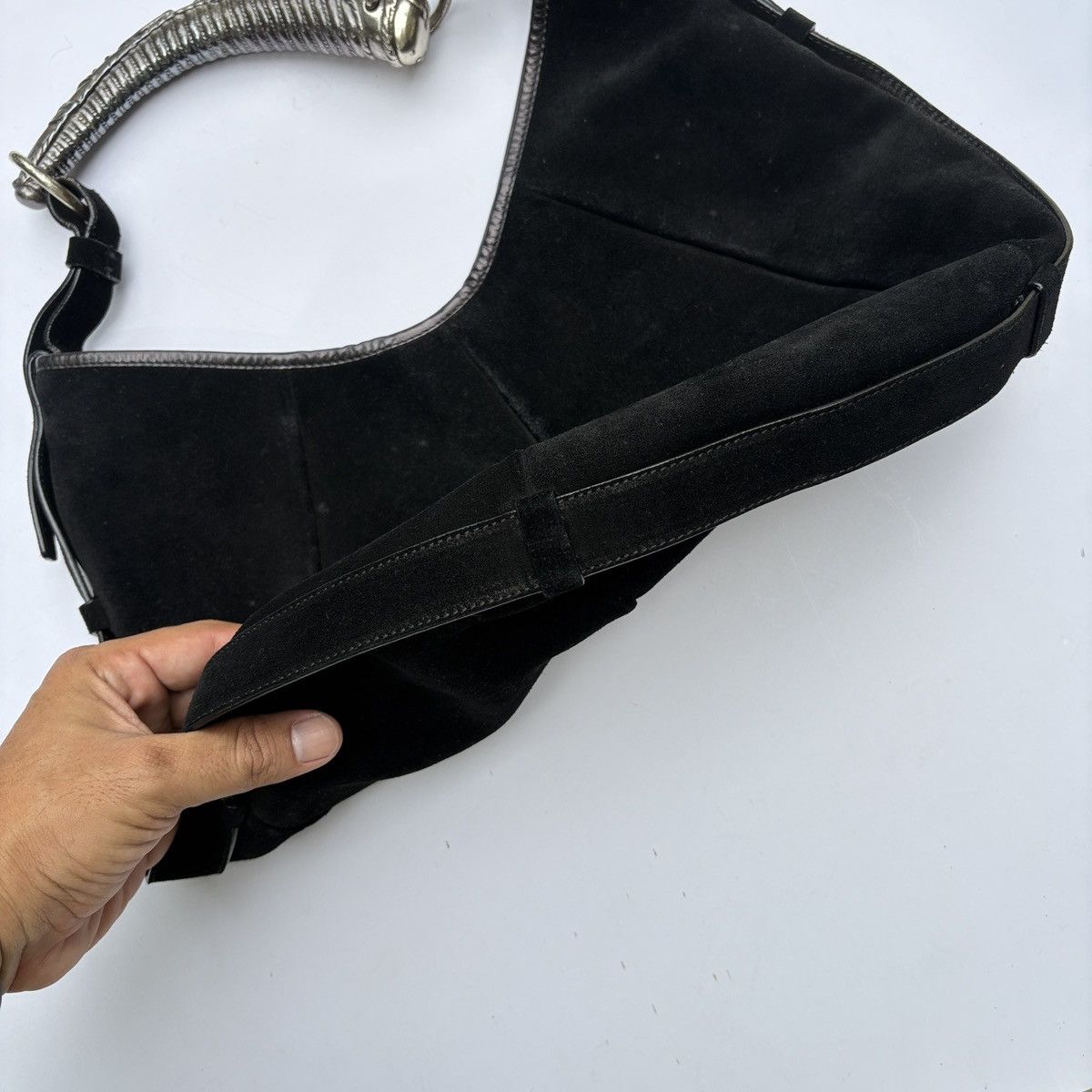 Yves Saint Laurent YVES SAINT LAURENT by Tom Ford Suede MOMBASA HOBO BAG Size ONE SIZE - 12 Thumbnail