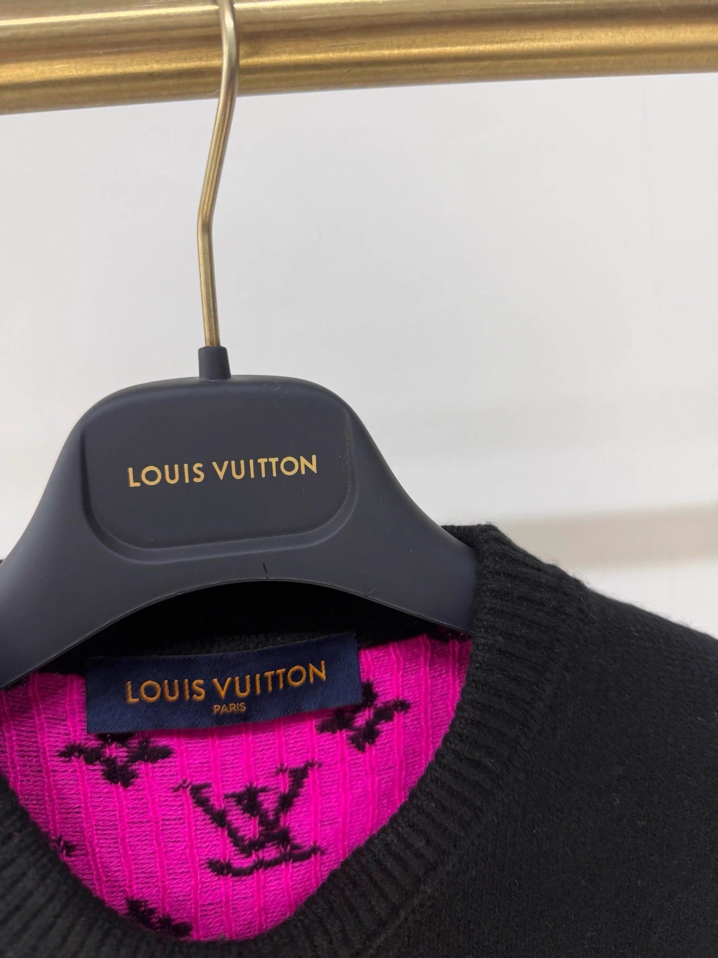 Louis Vuitton LV cashmere logo knit sweater M 99 new Size US M / EU 48-50 / 2 - 2 Thumbnail