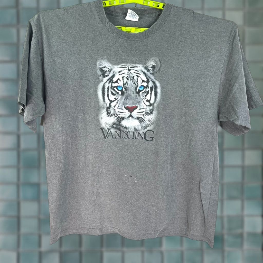 Vintage VINTAGE Alore Shirt Mens 2XL Gray White Tiger - Crew Neck Short Sleeve USA Graphic Distressed Endangered Limited Edition Size US XXL / EU 58 / 5 - 1 Thumbnail