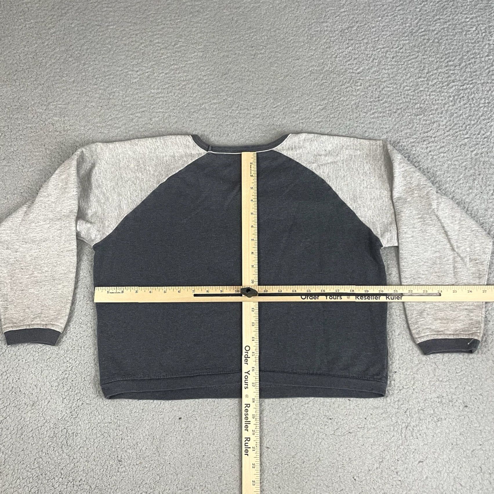 Hard Rock Cafe VINTAGE Hard Rock Cafe Sweatshirt Womens S Gray Cropped V Neck Pullover S Size S / US 4 / IT 40 - 6 Thumbnail