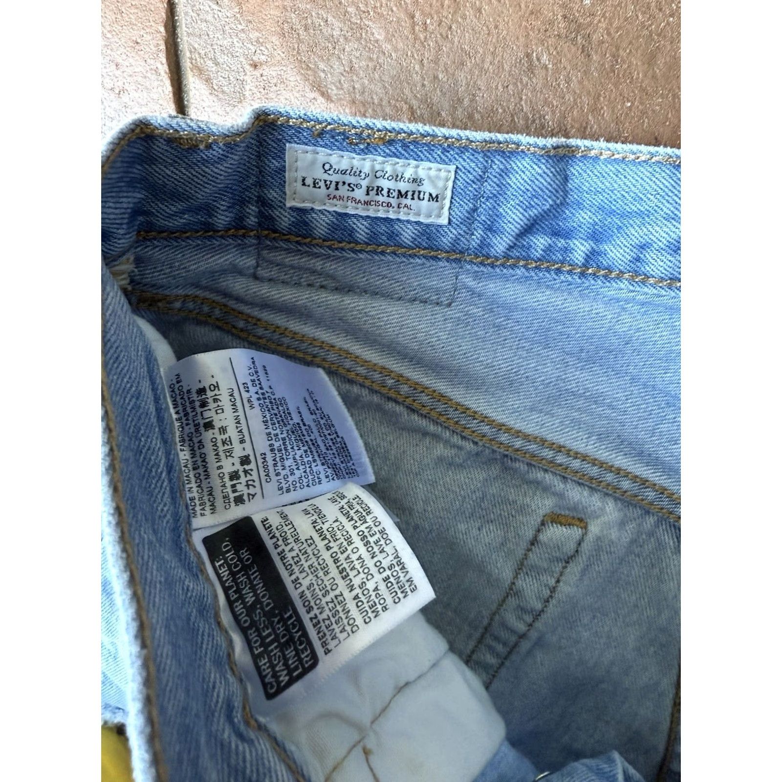Levi's VINTAGE Levi's 501 Premium Cut Offs Shorts Womens 26 Blue Raw Hem Button Fly Distressed Bermuda Denim Shorts (Medium Wash) Womens Jeans Size 26" / US 2 / IT 38 - 2 Thumbnail