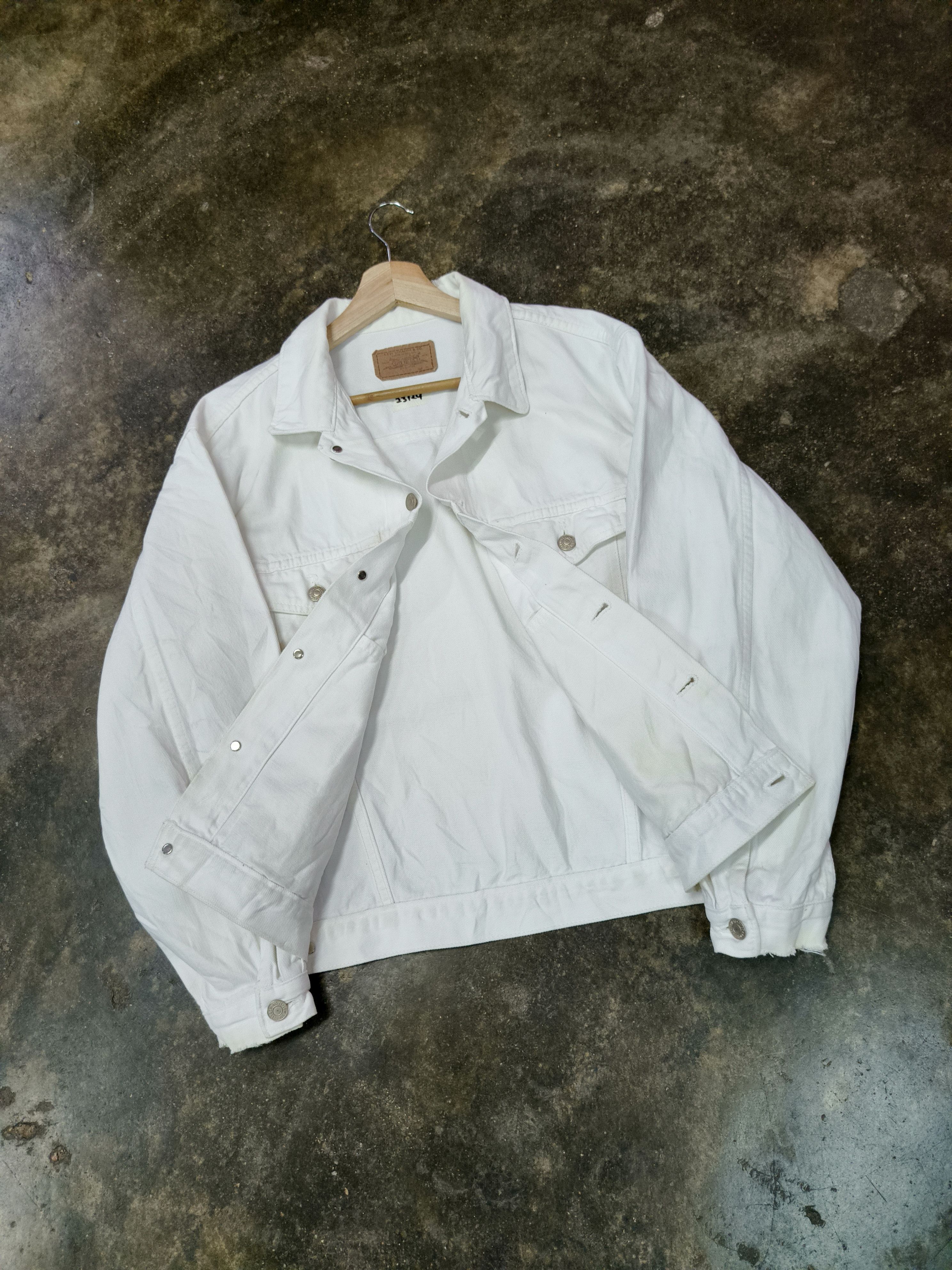 LVC VTG LEVIS ORANGE TAGS WHITE DENIM JACKET DISTRESSED Size US M / EU 48-50 / 2 - 1 Thumbnail