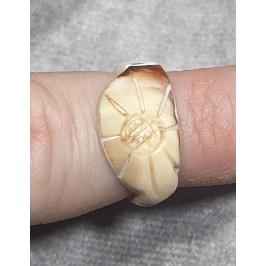 Other Vintage Carved Cream Shell Flower Ring Size 5 3/4 Size ONE SIZE - 11 Thumbnail