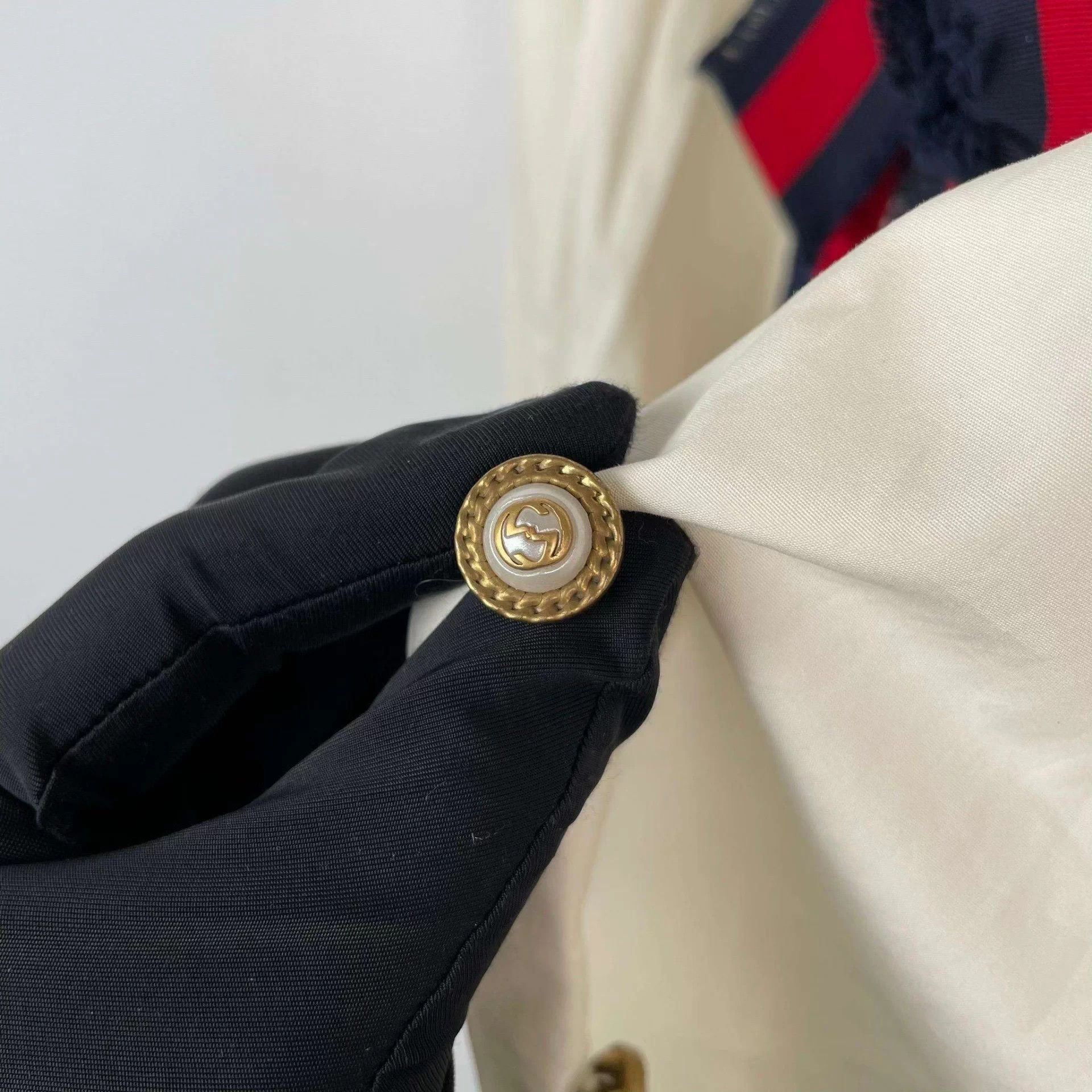 Gucci Women's Shirt Bow Crystal Button 40