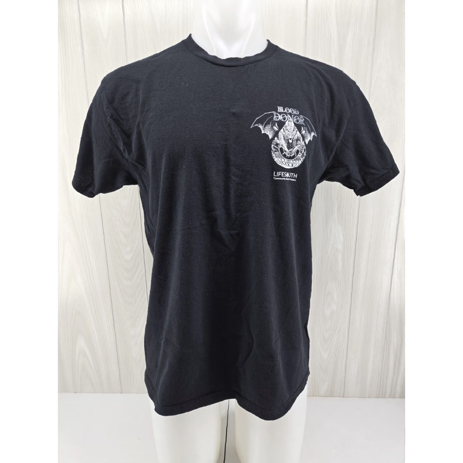Gildan DRAGON CON BLOOD DONOR ATLANTA 2022 T-SHIRT ADULT LARGE T-Shirt Black Cotton Gildan Men Short Sleeve Crew Neck Regular Vintage: No Event Theme 90s? Size US L / EU 52-54 / 3 - 2 Thumbnail