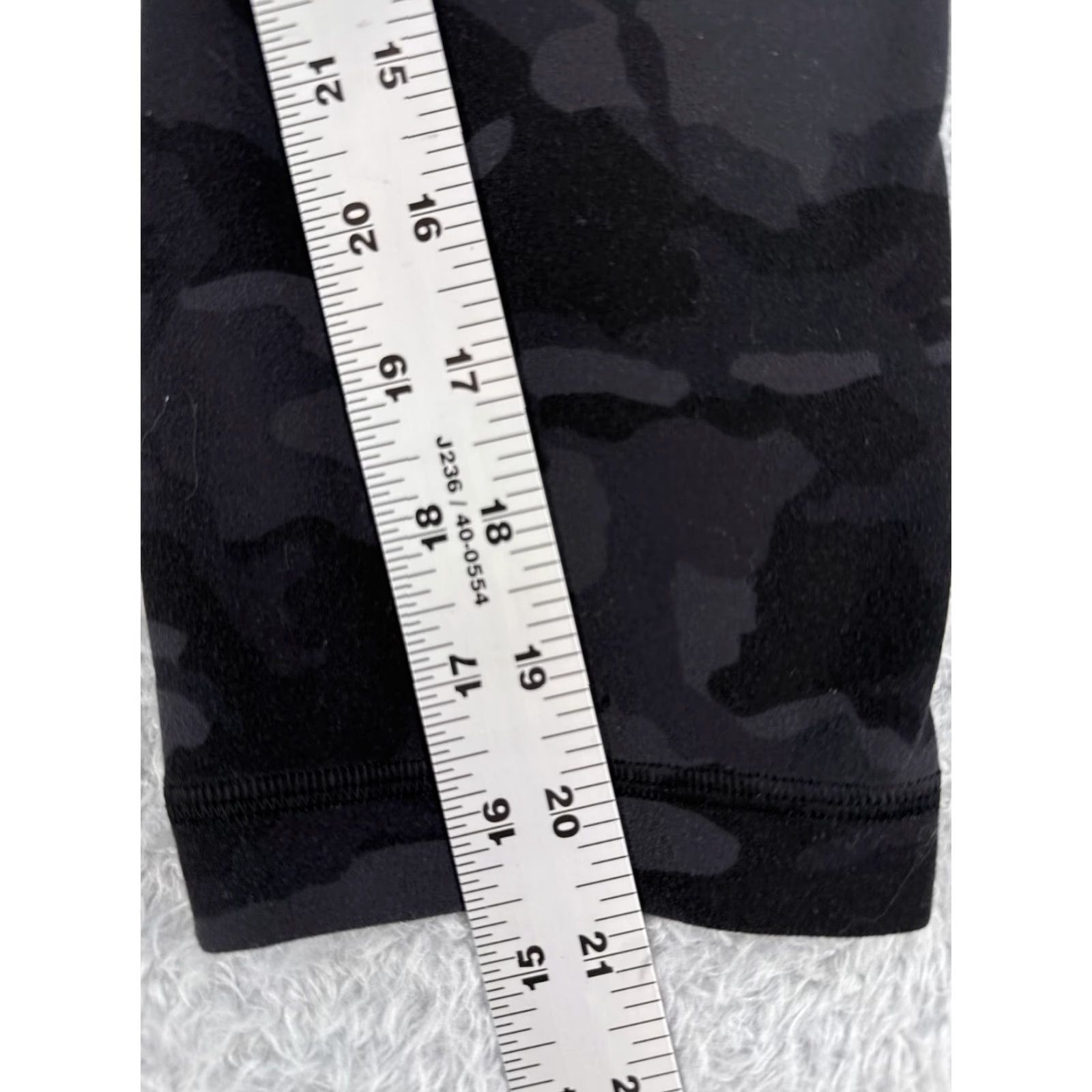 Lululemon VINTAGE Lululemon Align Cropped Pants Womens Medium 4 Black Gray Camo Yoga Athleisure Size 27" / US 4 / IT 40 - 6 Thumbnail