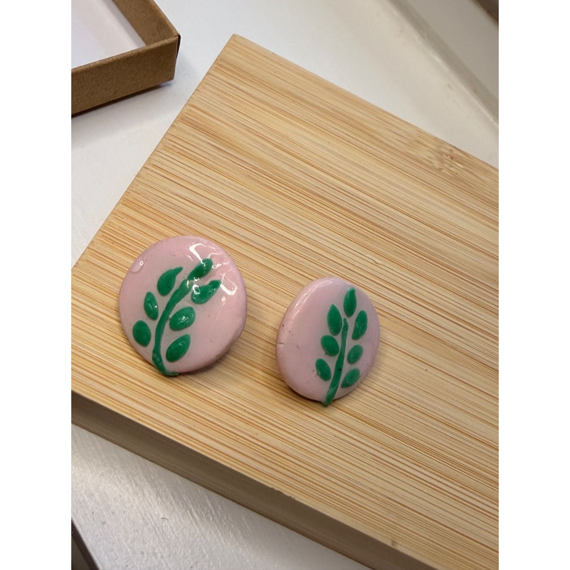 Other Handmade vintage Pink & Green Leaf Round Stud Earrings Size ONE SIZE - 3 Thumbnail