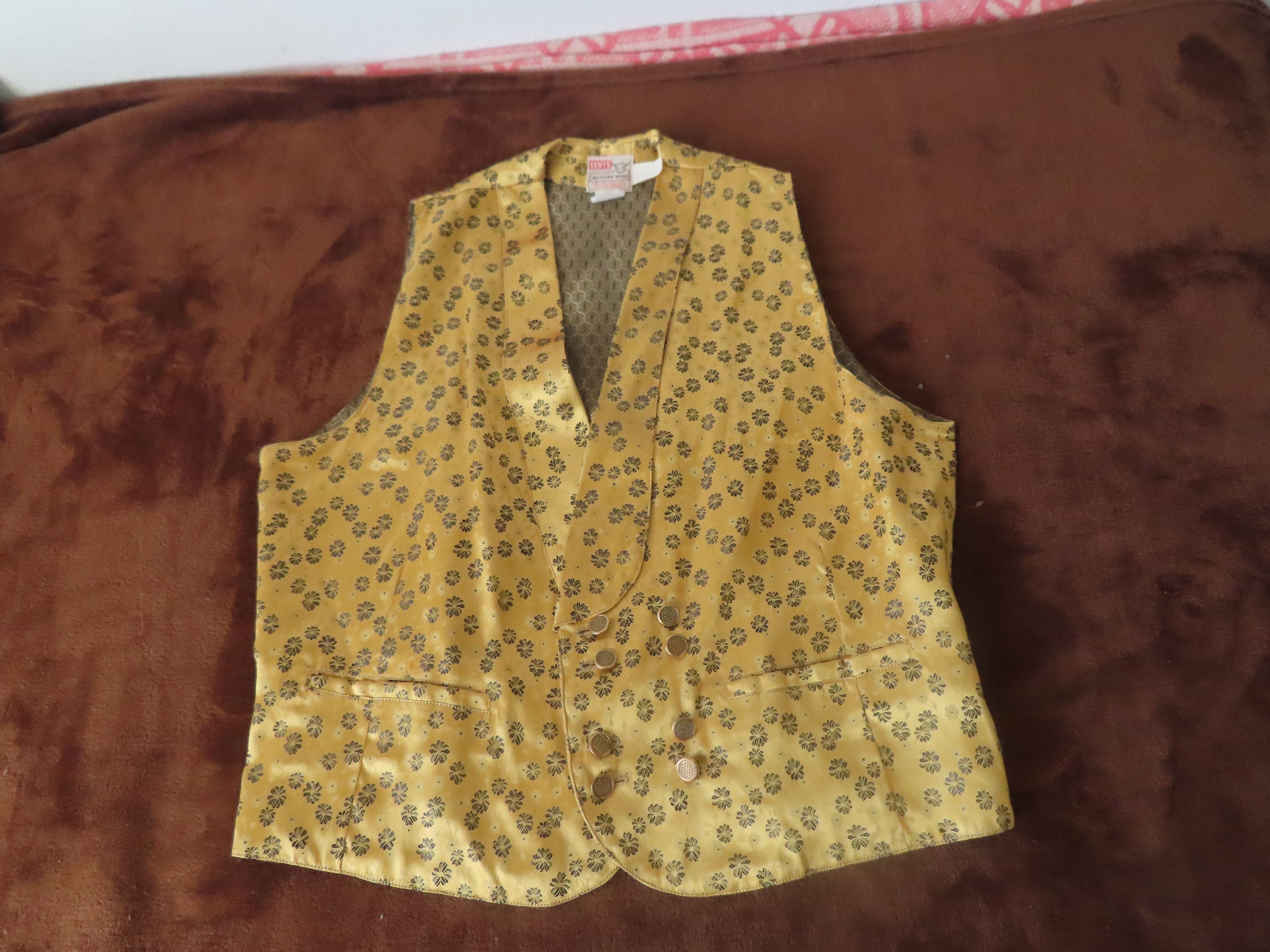 image of Vintage 50S Levis Western Wear Big E Shorthorn Poker Vest in Gold, Men's (Size Large)