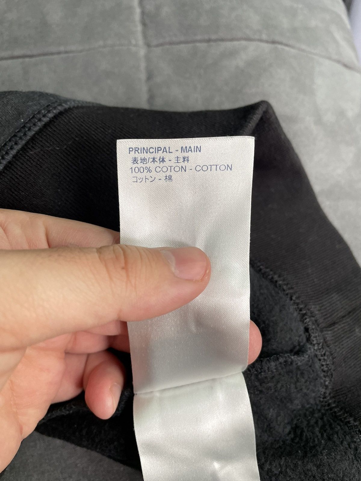 Louis Vuitton Louis Vuitton Black Reflective Logo Hoodie Size US M / EU 48-50 / 2 - 8 Thumbnail
