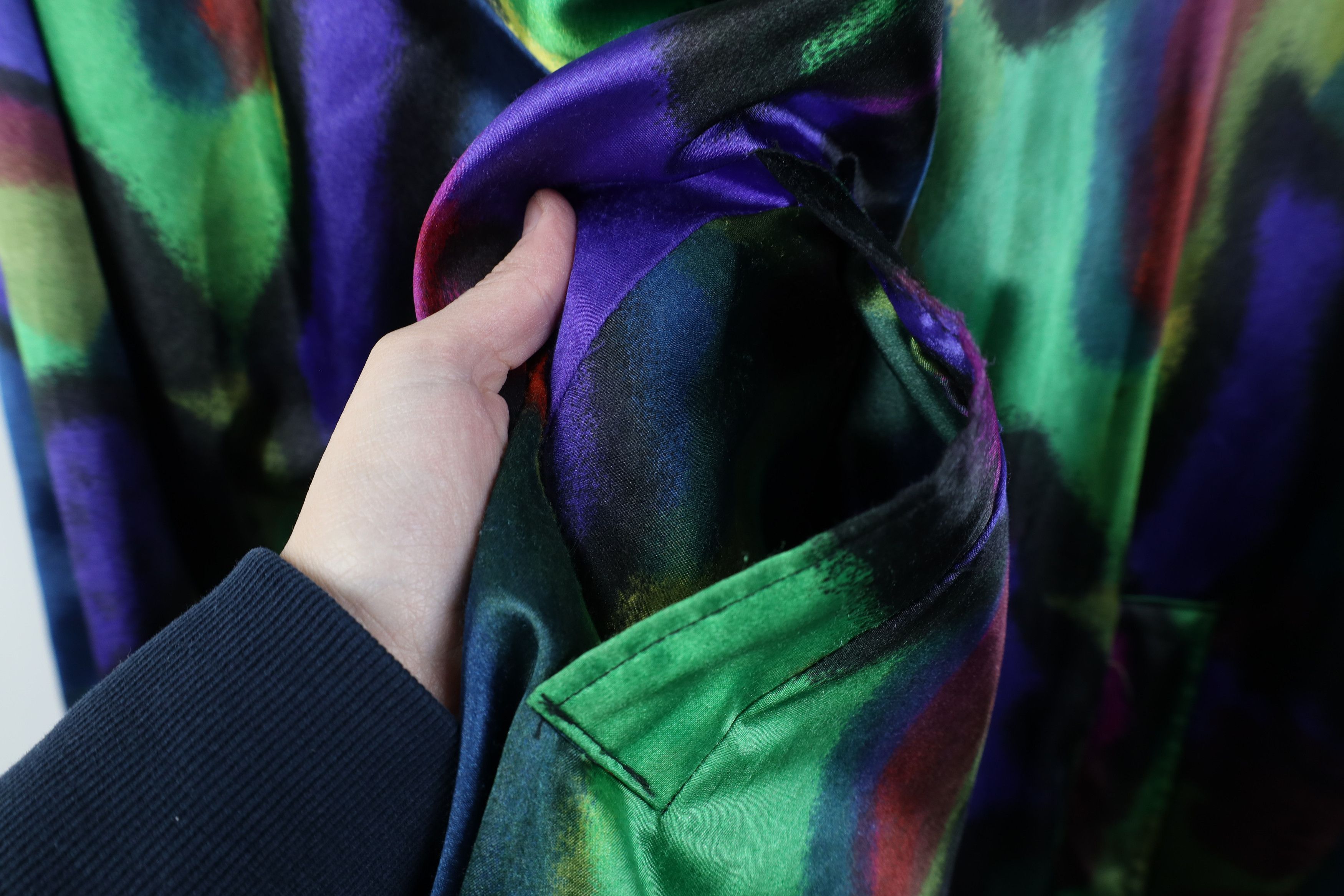 Vintage Vintage 90s Streetwear Silky Rainbow Full Zip Bomber Jacket Size XXL / US 16-18 / IT 52-54 - 8 Thumbnail