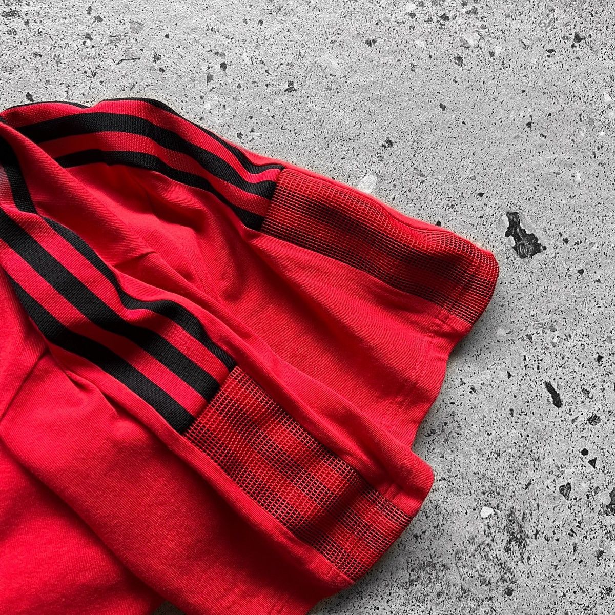 Adidas Adidas x FC Manchester United 2021/22 Red Cotton SS T-Shirt Size US S / EU 44-46 / 1 - 3 Thumbnail
