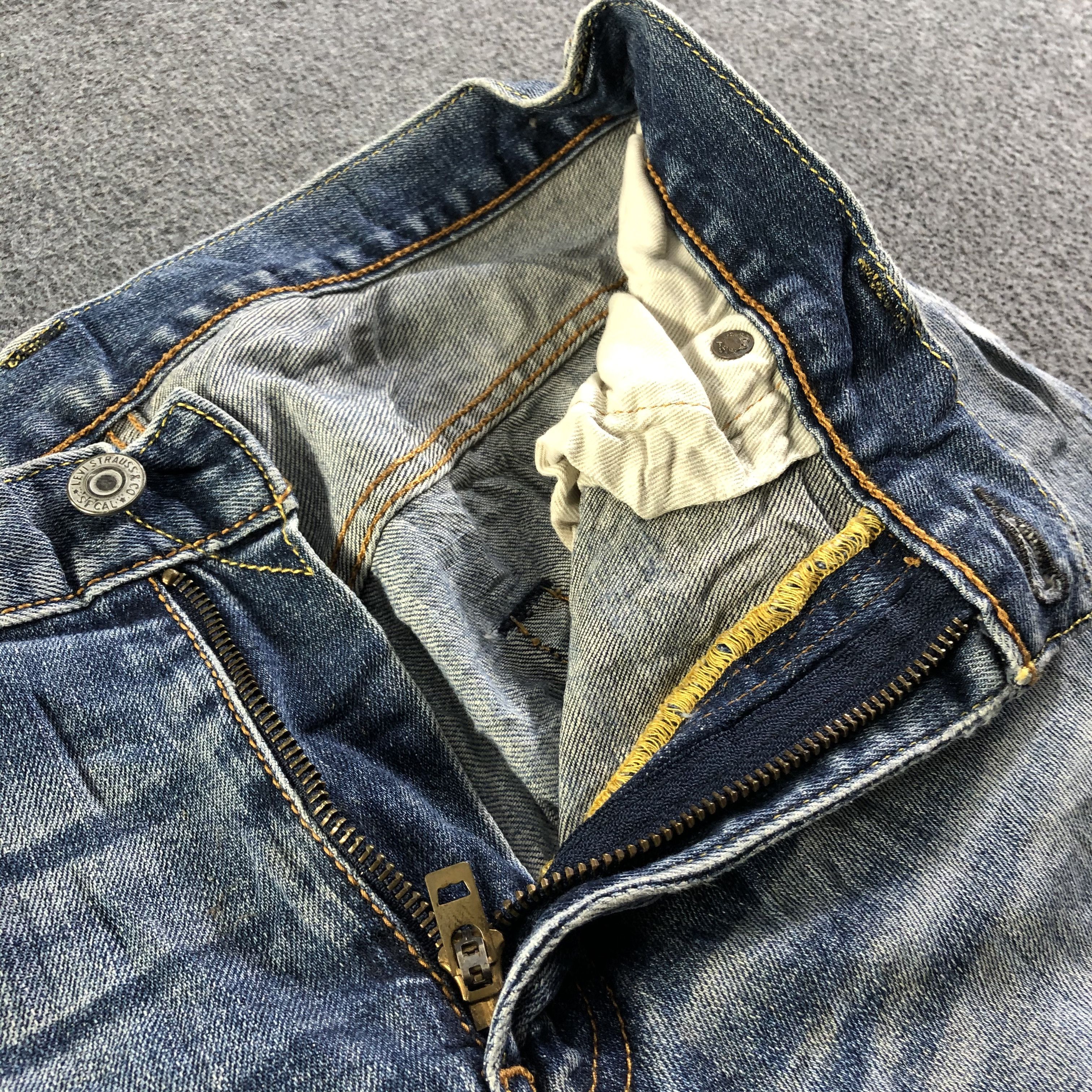 Levi's Vintage Levis 551 Jeans-J4585 Size US 31 - 9 Thumbnail