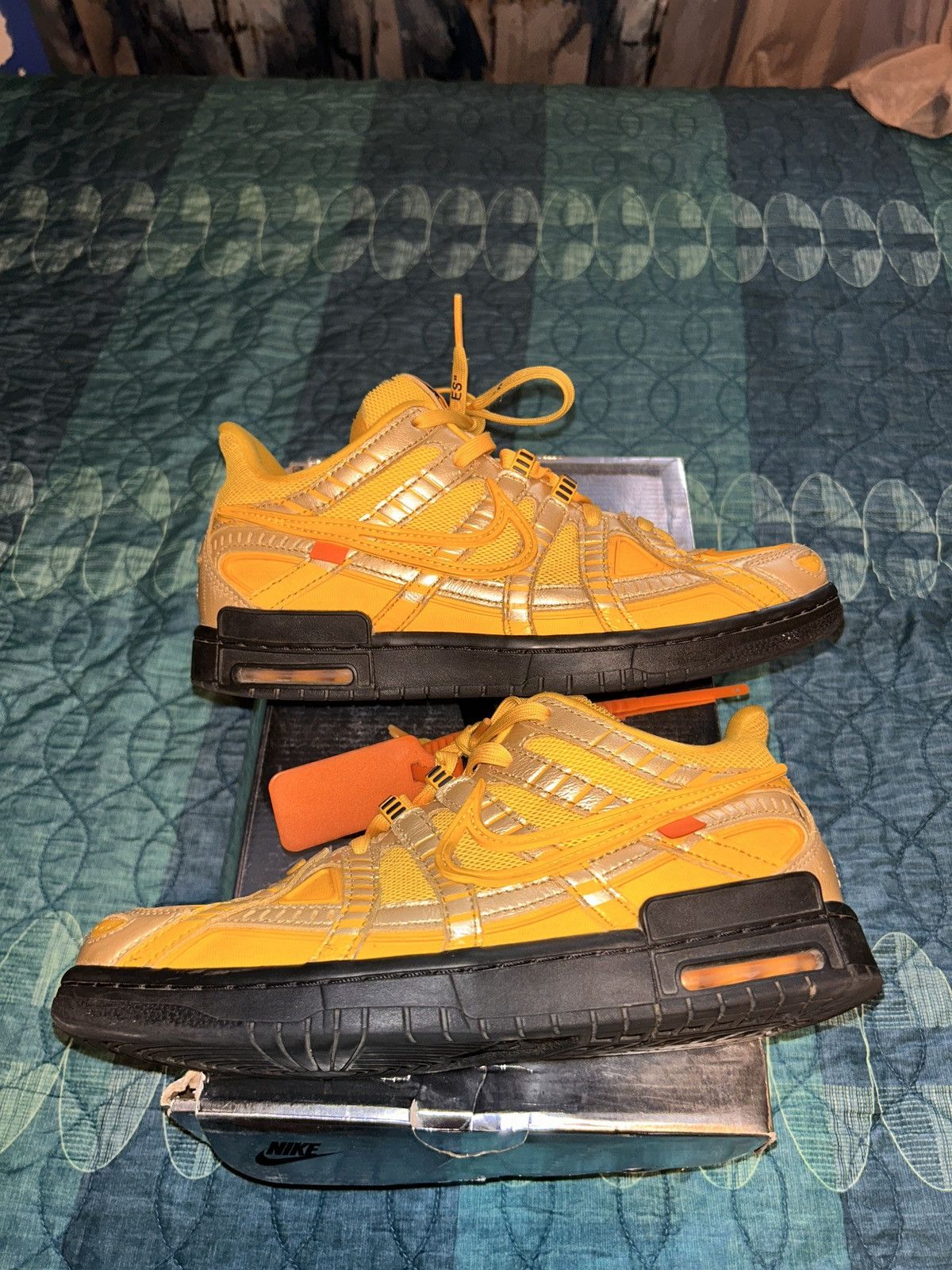 nike air rubber dunks off white