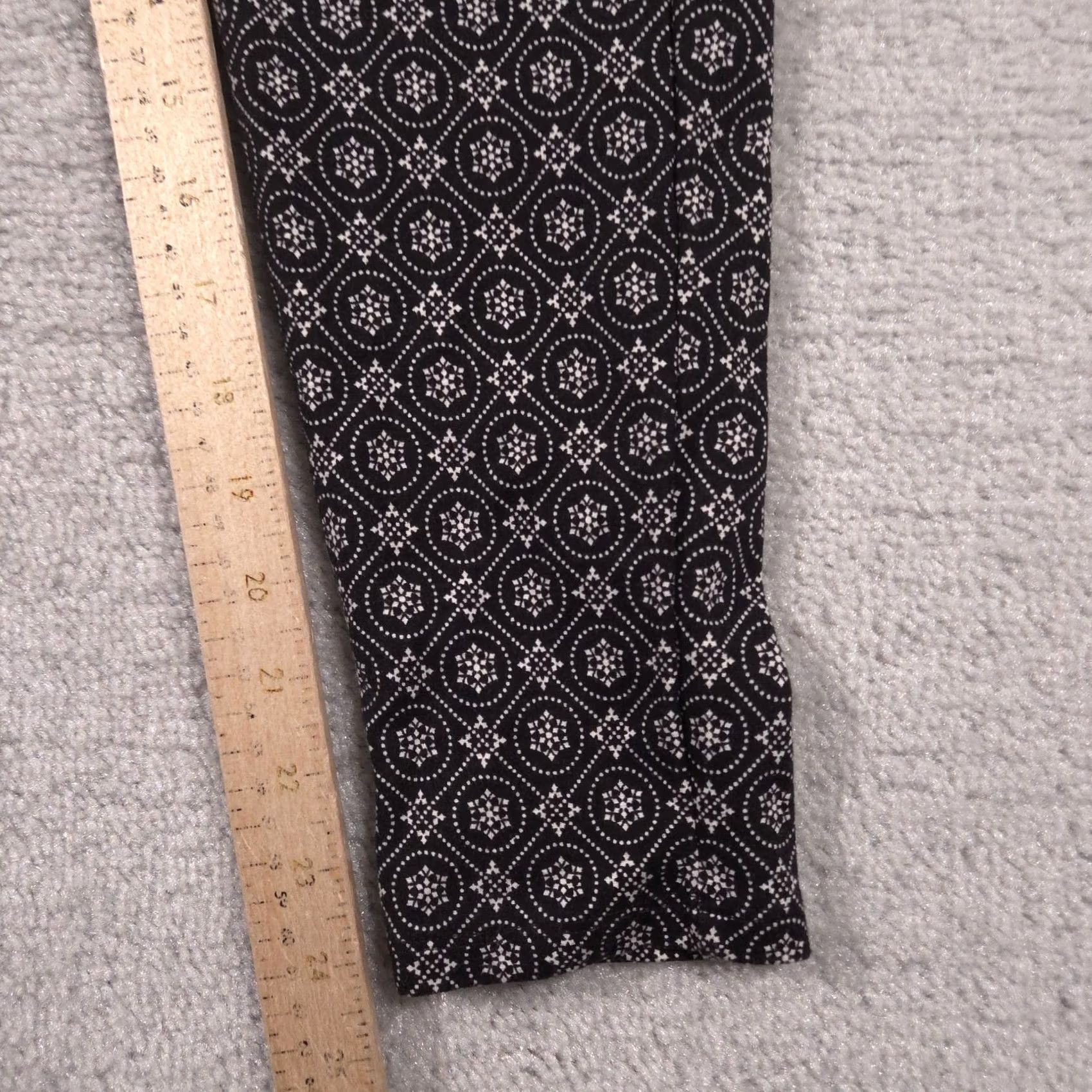 Vintage Chico'S Womens Ponte Skinny Crop Pull On Stretch Black Geometric Pants Size 30" / US 8 / IT 44 - 7 Thumbnail