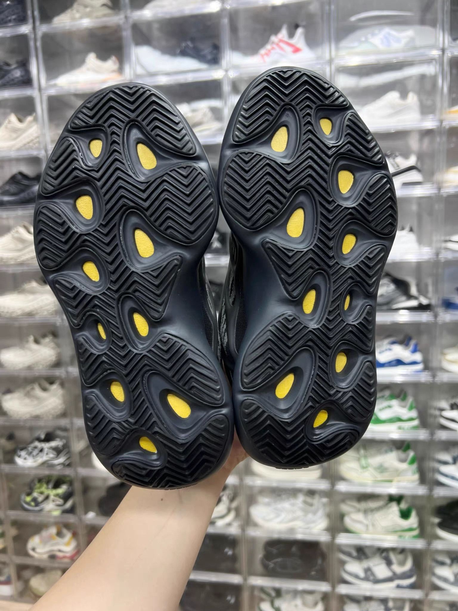 Adidas ADIDAS YEEZY700 V3 Retro Running Shoes K15 Size US 6.5 / IT 36.5 - 7 Thumbnail