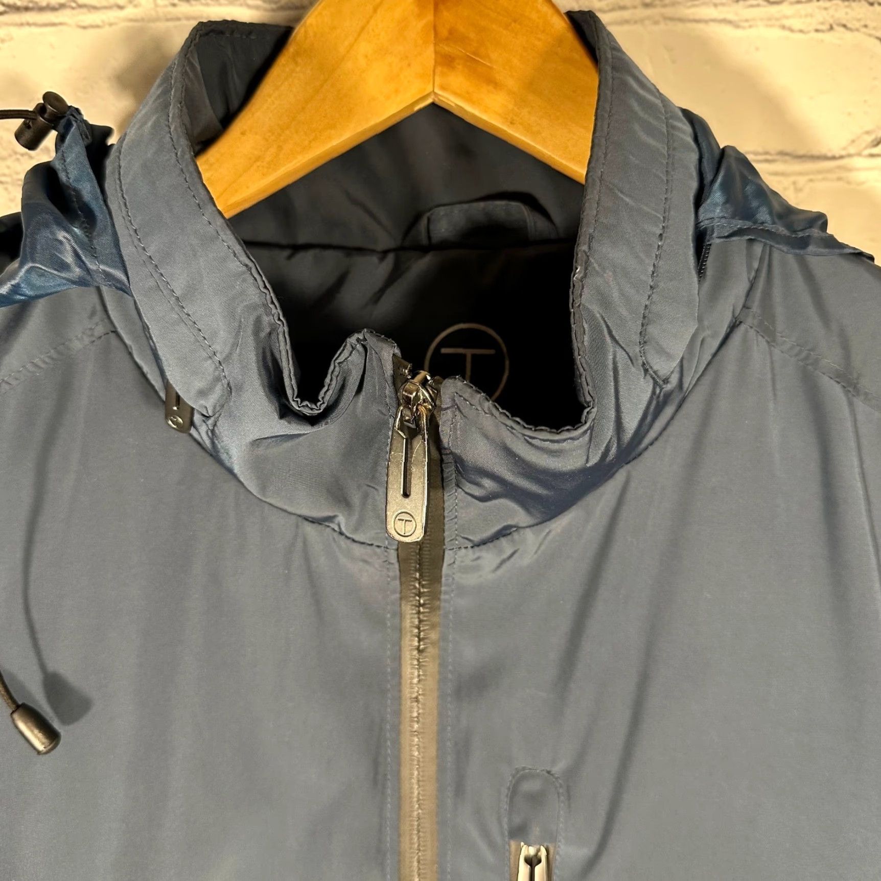Tumi Tumi T-Tech Mens Jacket Windbreaker Full Zip Hooded Lightweight Navy Blue M Regular Pocket Zippered Pockets Logo Travel Casual Size US M / EU 48-50 / 2 - 2 Thumbnail