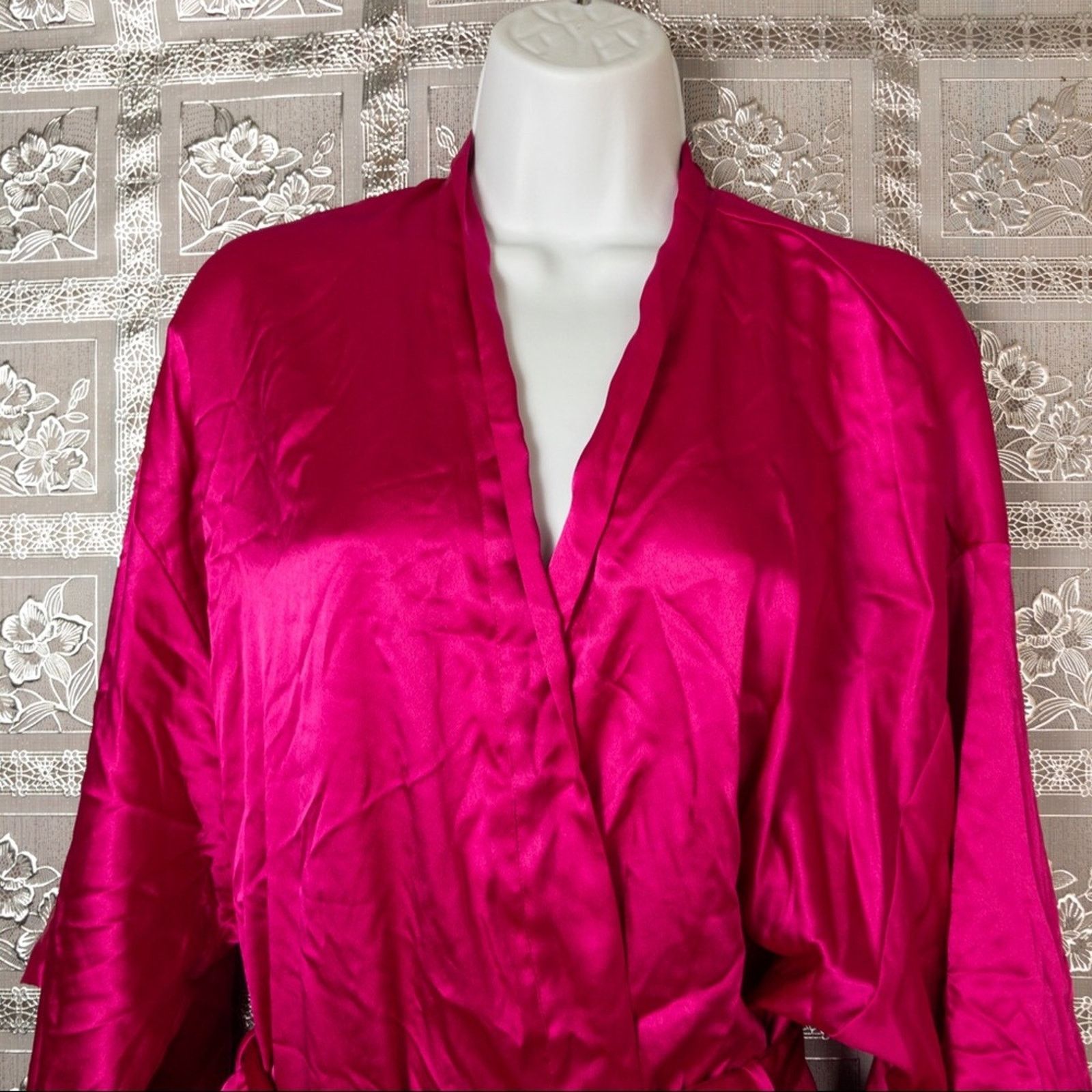 Victoria's Secret NWT Victoria's Secret Supermodel Backstage Wrap Size ONE SIZE - 2 Thumbnail