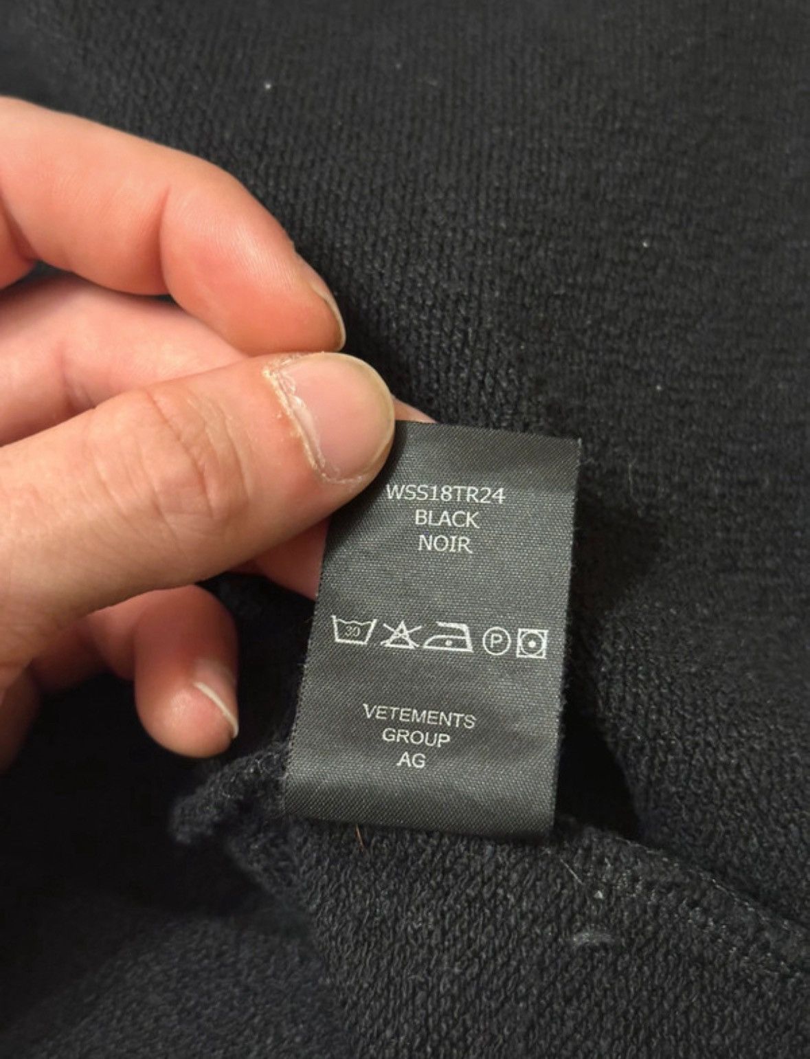 Tommy Hilfiger × Vetements Vetements x Tommy Hilfiger Double Sleeve Hoodie Black Size S Size US S / EU 44-46 / 1 - 11 Thumbnail