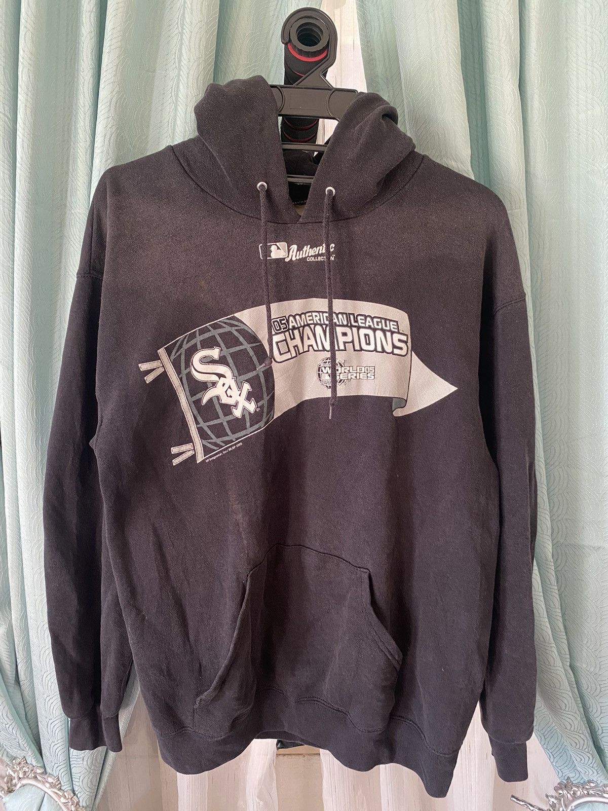 image of Mlbp Sox Team World Series Faded Balck Hoodie in Black, Men's (Size Medium)