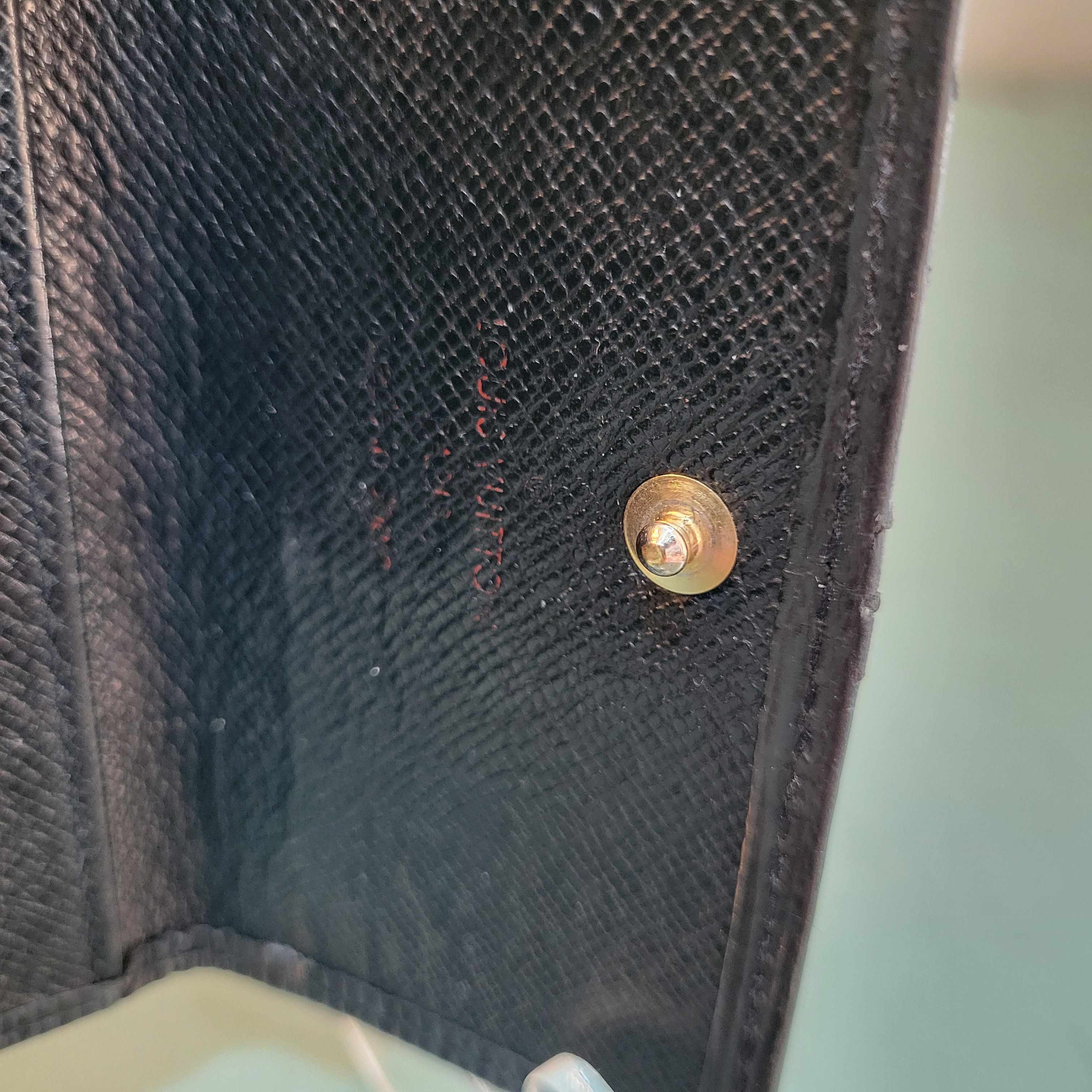 Louis Vuitton Louis Vuitton Black Epi Leather Key Holder Key Case 6 Keys Size ONE SIZE - 9 Thumbnail