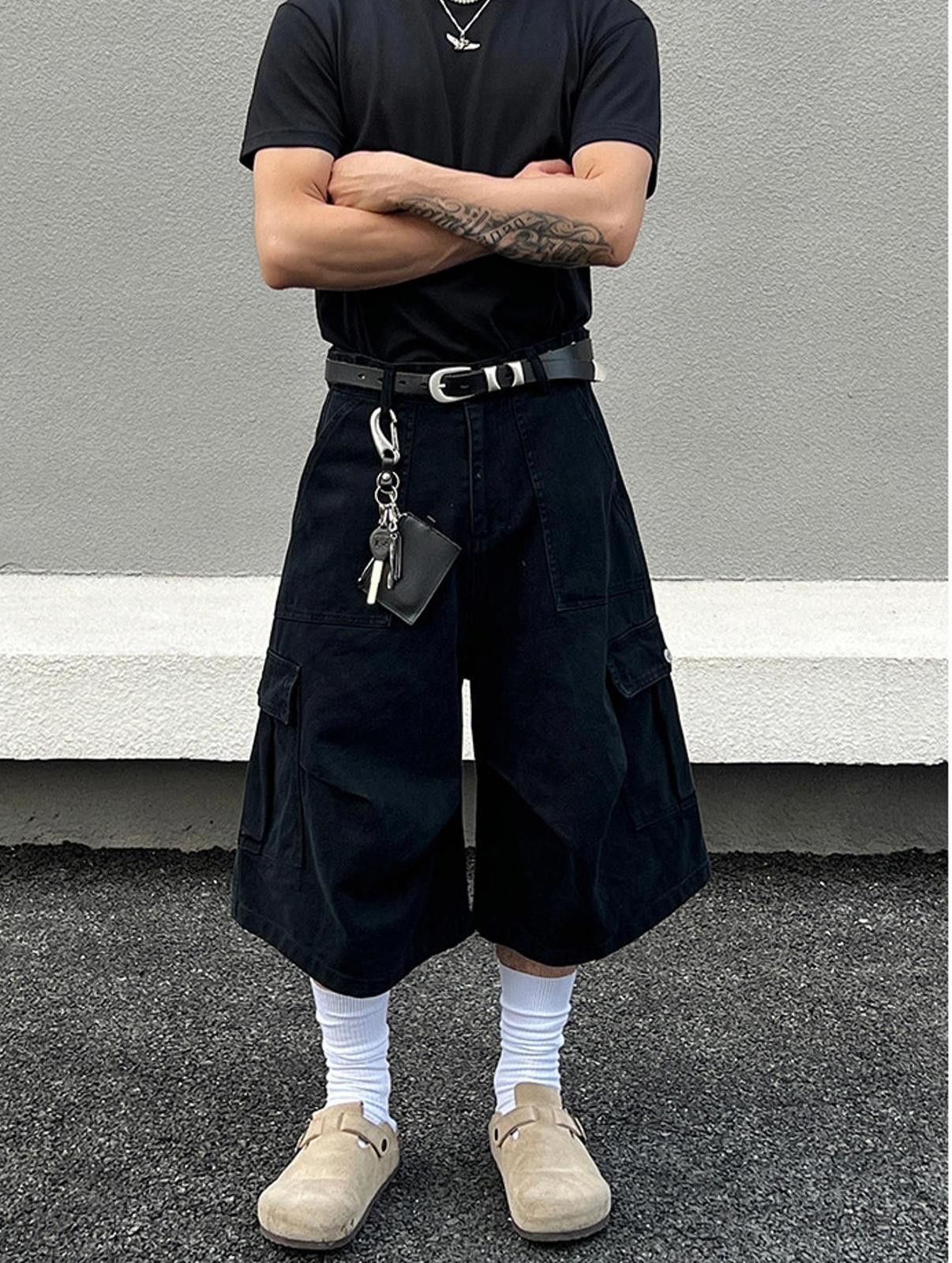 Jean Black Cargo Shorts with Belt Size US 32 / EU 48 - 2 Thumbnail