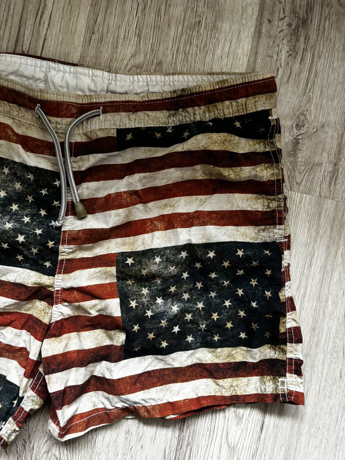 MC2 Saint Barth rare MC2 Saint Barth American Flag beach shorts Size US 36 / EU 52 - 2 Thumbnail