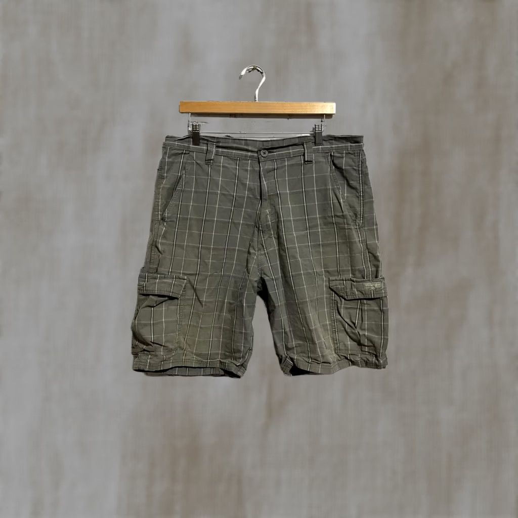 Wrangler Wrangler Men's Cargo Shorts Plaid Pattern Gray 36 Casual Button 9in Inseam Cotton Regular Mens Size US 36 / EU 52 - 1 Thumbnail