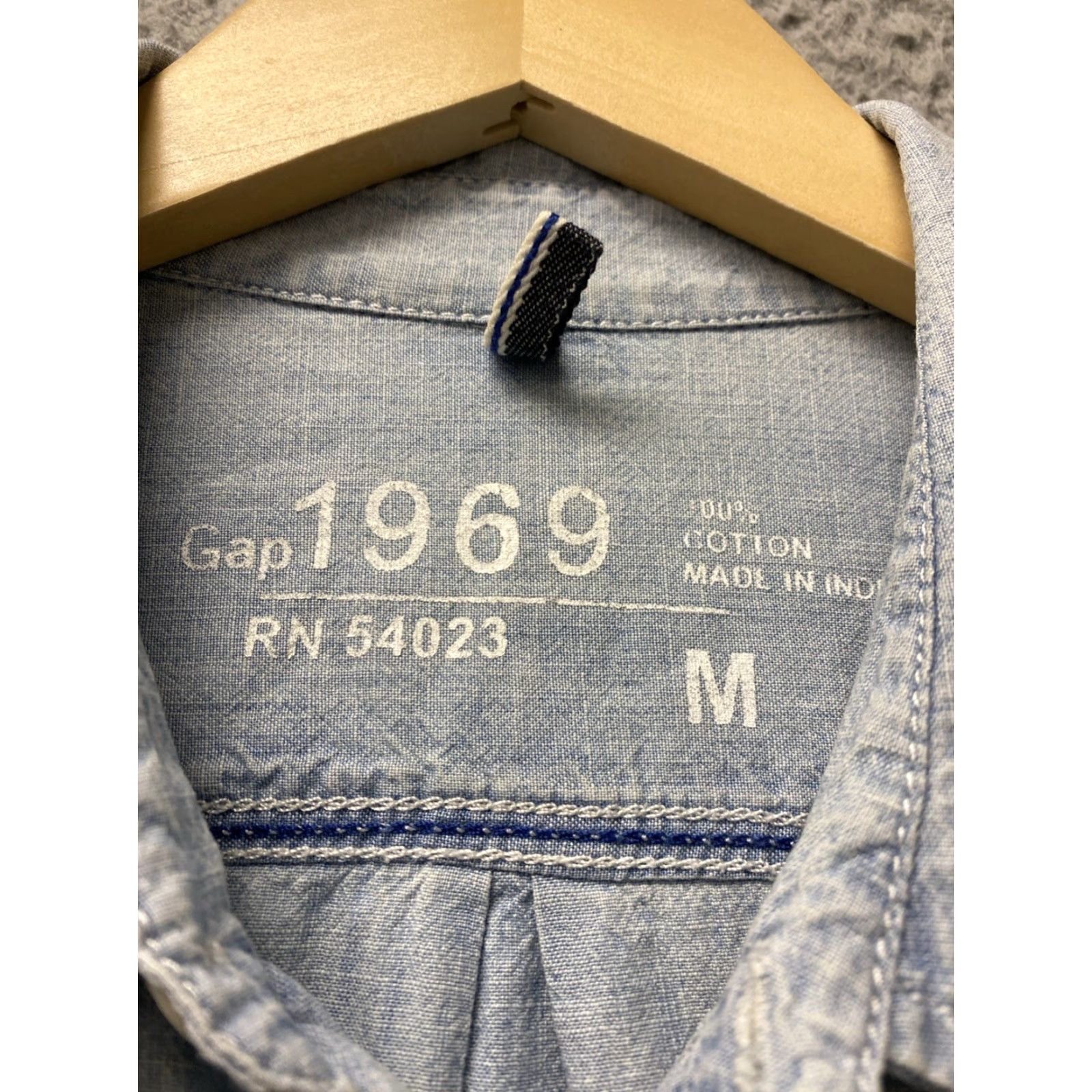 Gap VINTAGE Gap Blue Denim Shirt Mens Size M Long Sleeve Button-Down Casual Size US M / EU 48-50 / 2 - 3 Thumbnail
