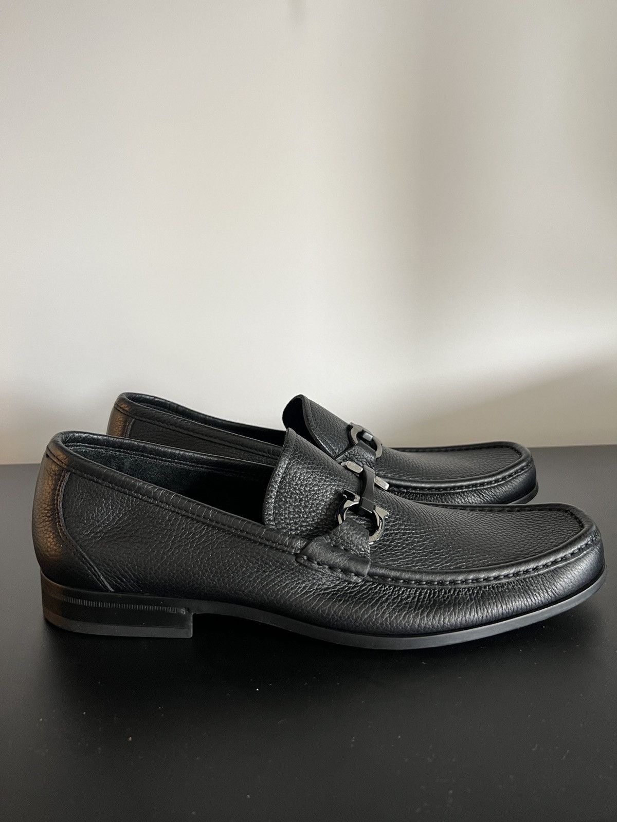 Salvatore Ferragamo Salvatore Ferragamo Black Leather Logo Buckle Loafer Size US 9 / EU 42 - 1 Thumbnail