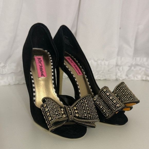 Betsey Johnson Glendah Black Suede Peep Toe Heels W/Bow Embe