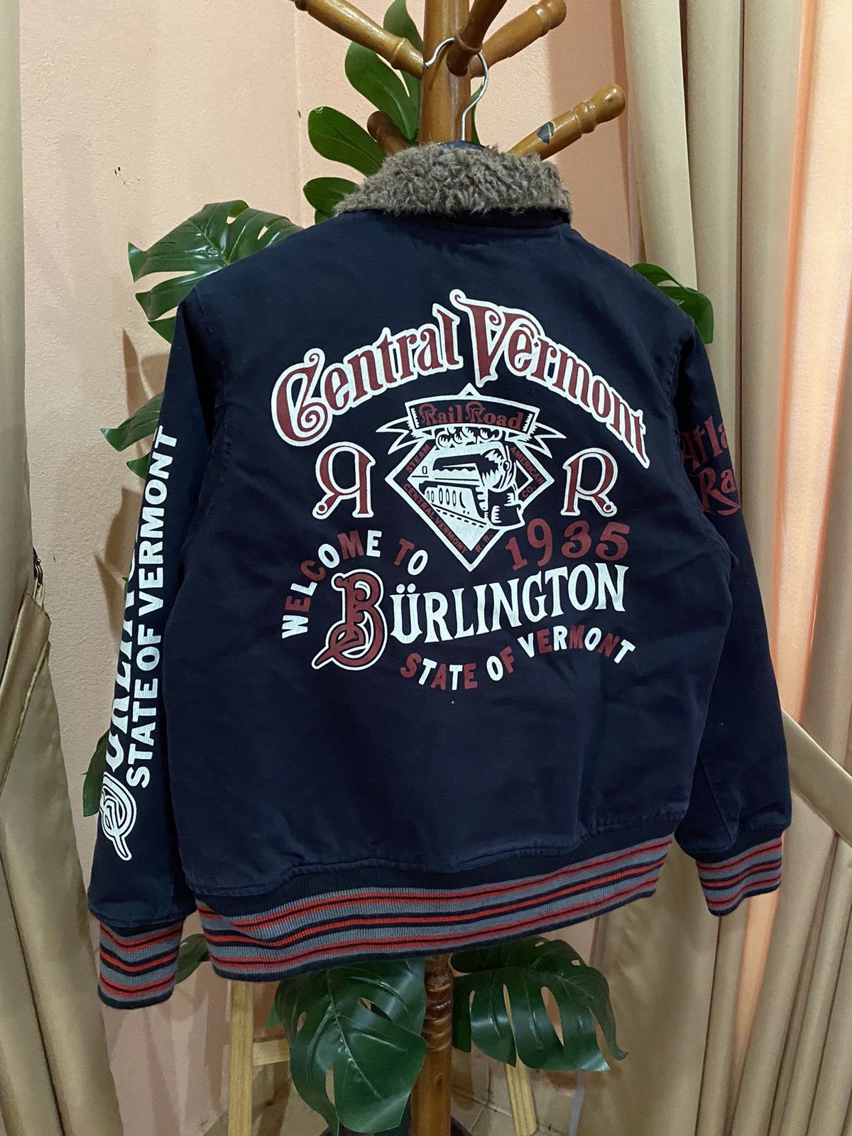 Other GROOVERS CENTRAL VERMONT RAILROAD FAUX FUR COLLAR BOMBER Size US M / EU 48-50 / 2 - 12 Thumbnail