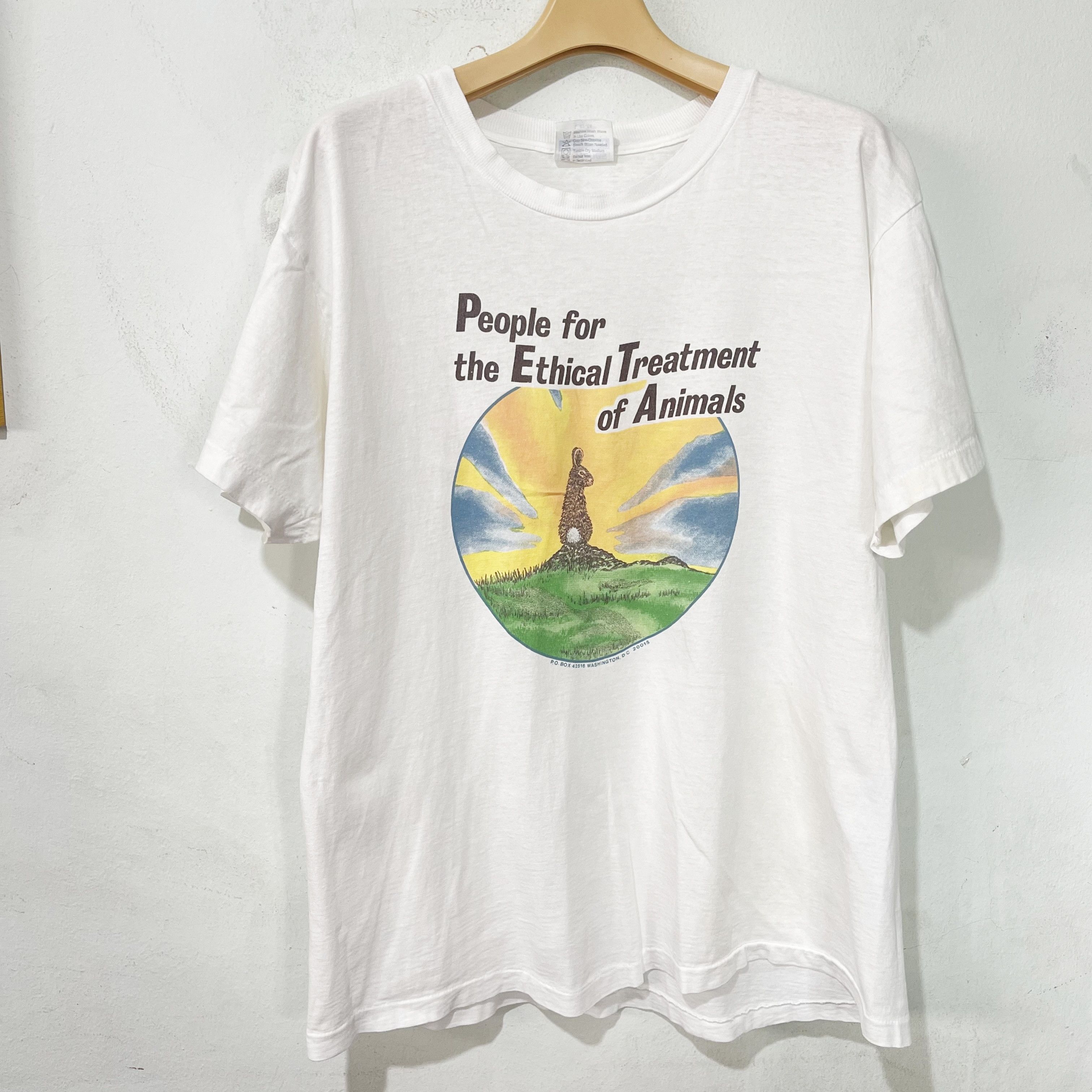 Vintage Vintage 90s PETA Rabbit T-Shirt Size US L / EU 52-54 / 3 - 1 Thumbnail