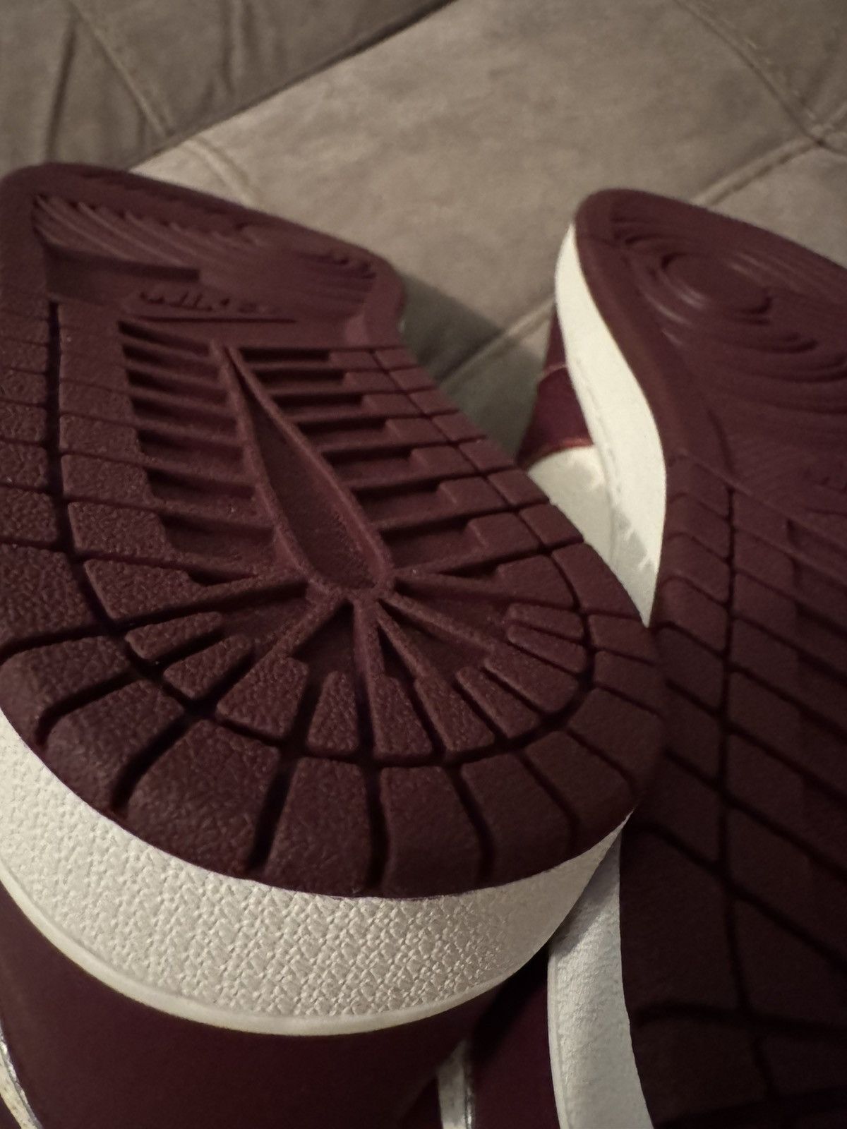 Nike NIKE AIR JORDAN 1 555088-611 “BORDEAUX. US9 new no box condi Size US 9 / EU 42 - 15 Thumbnail