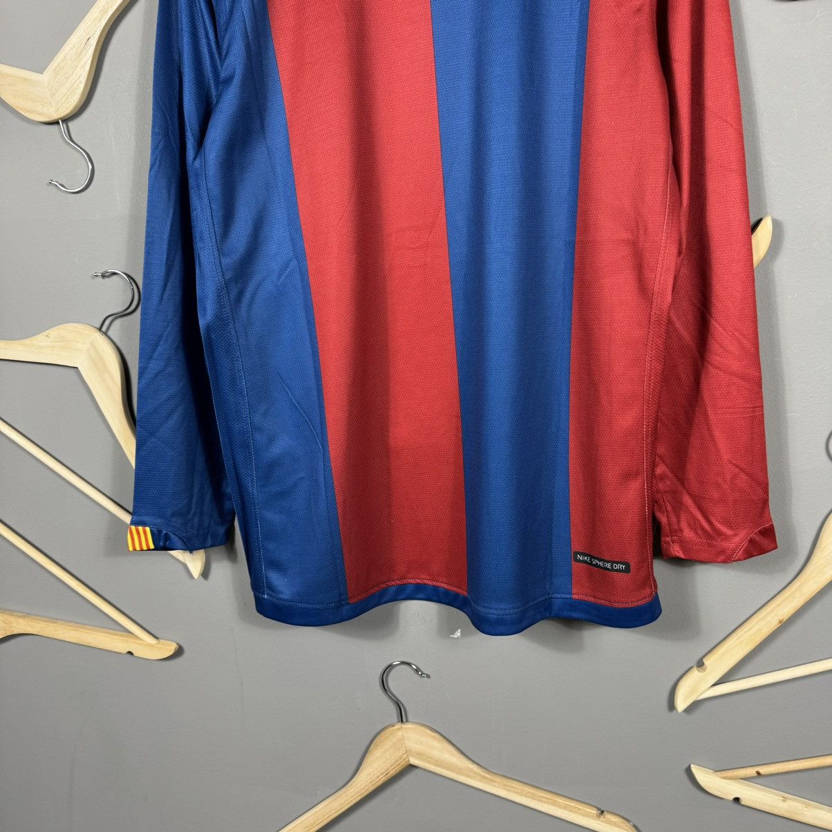 Vintage Vintage 2005/06 Barcelona Blokcore Fan Soccer Jersey Size US L / EU 52-54 / 3 - 7 Thumbnail