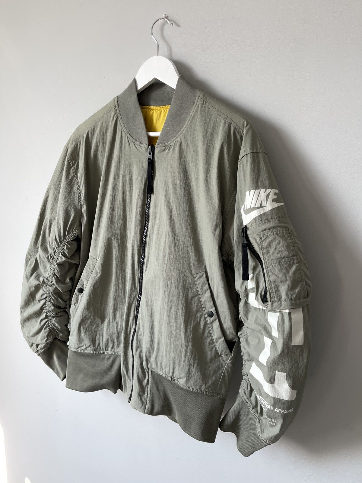 Nike Nike AF-1 Reversible Nylon Big Logo Swoosh Bomber Jacket Size US S / EU 44-46 / 1 - 2 Thumbnail
