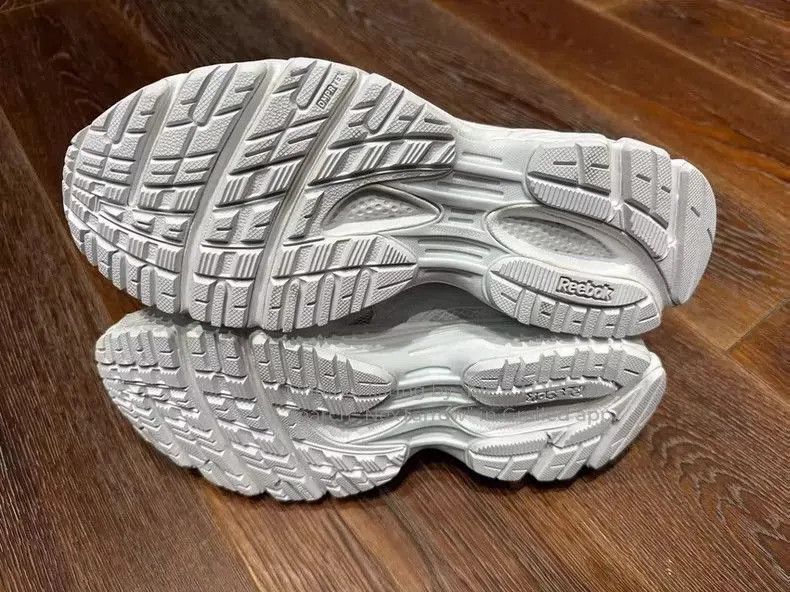 Vetements Vetements x Reebok White Sneakers. Size US 10.5 / EU 43-44 - 3 Thumbnail