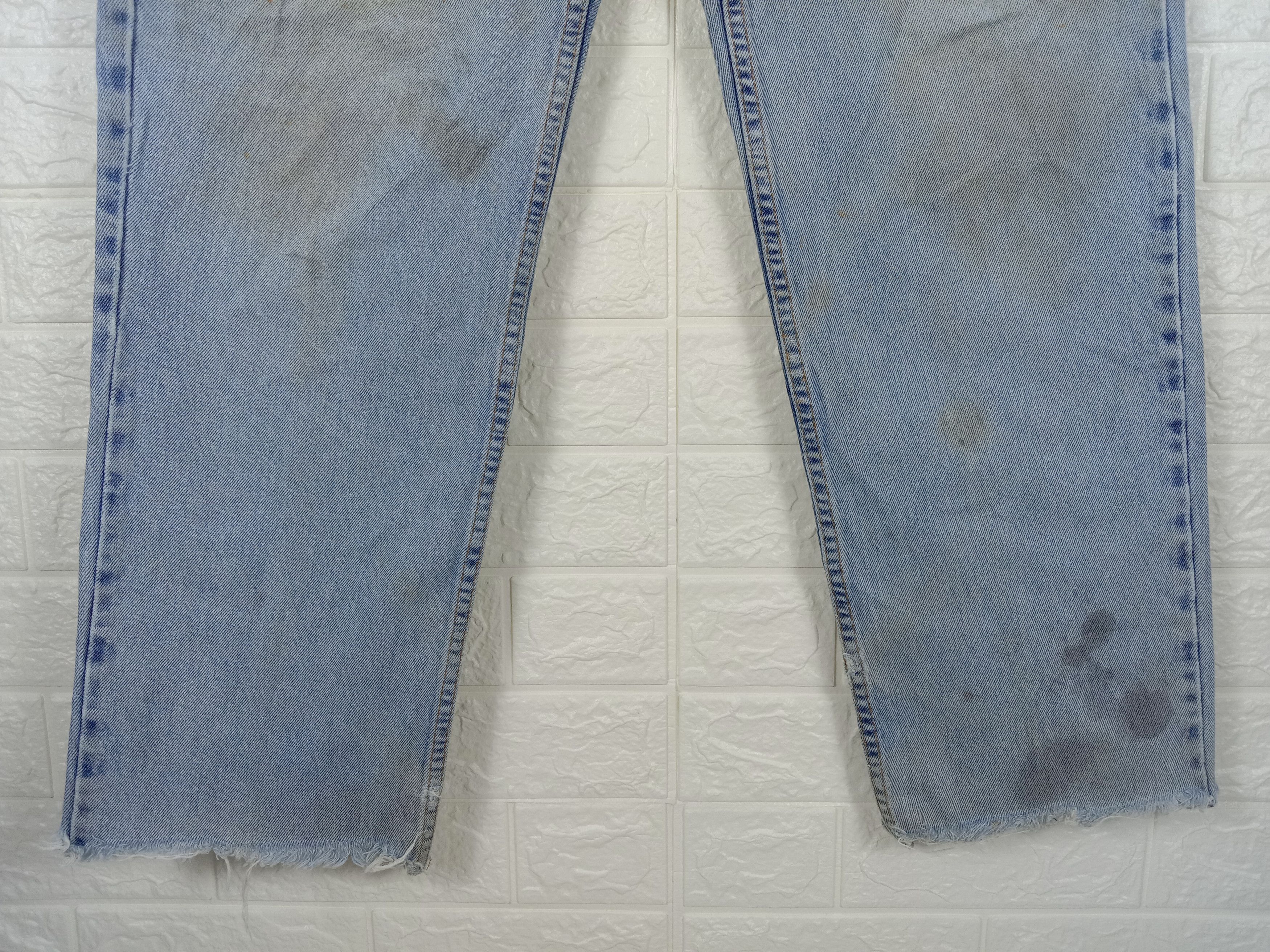 Levi's Vintage Levi's 550 Jeans Light Wash Distressed Denim Size US 32 / EU 48 - 4 Thumbnail
