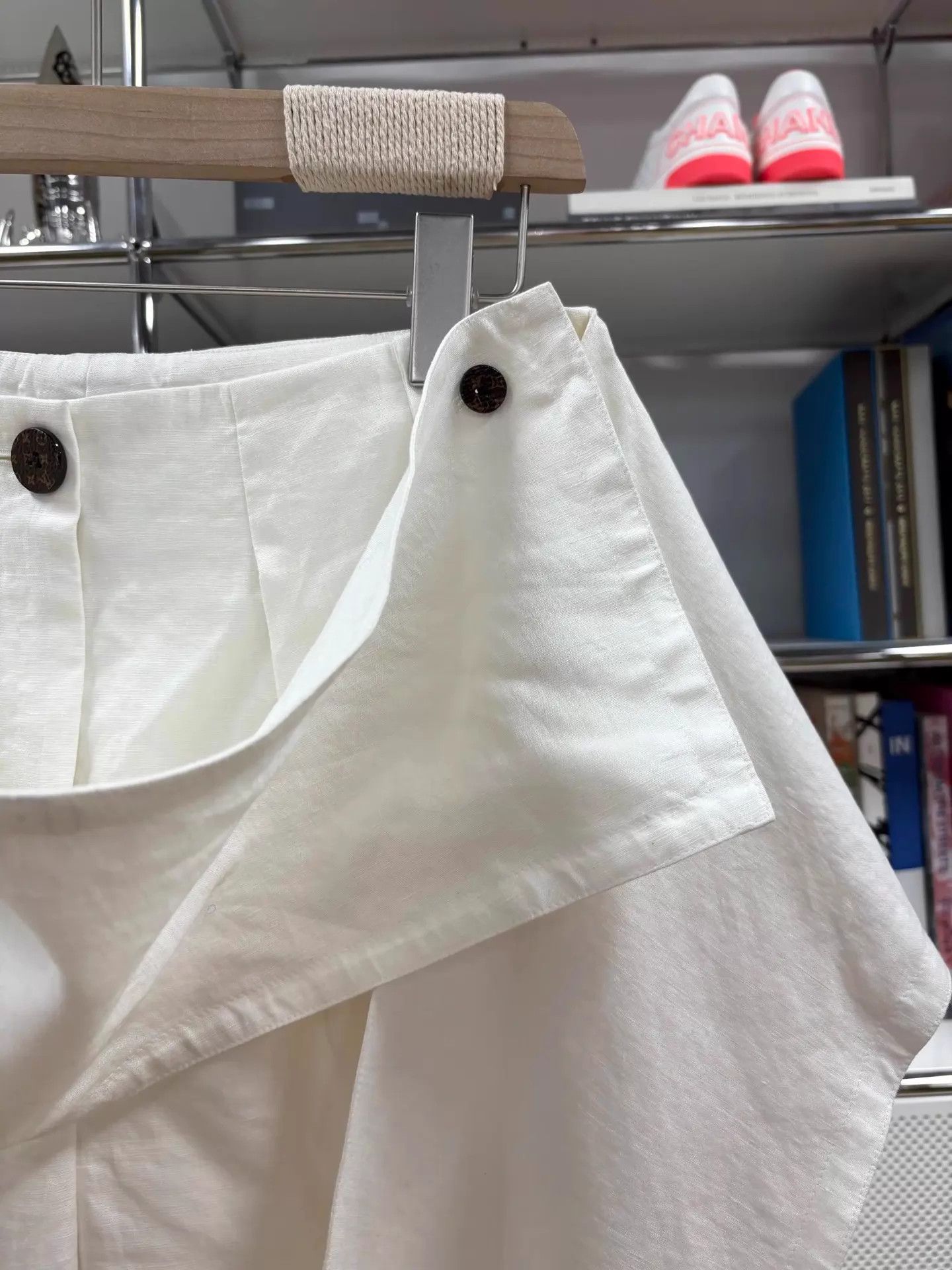 Louis Vuitton LV white color block leather buckle linen short 34 Size 24" / US 00 / IT 34 - 2 Thumbnail