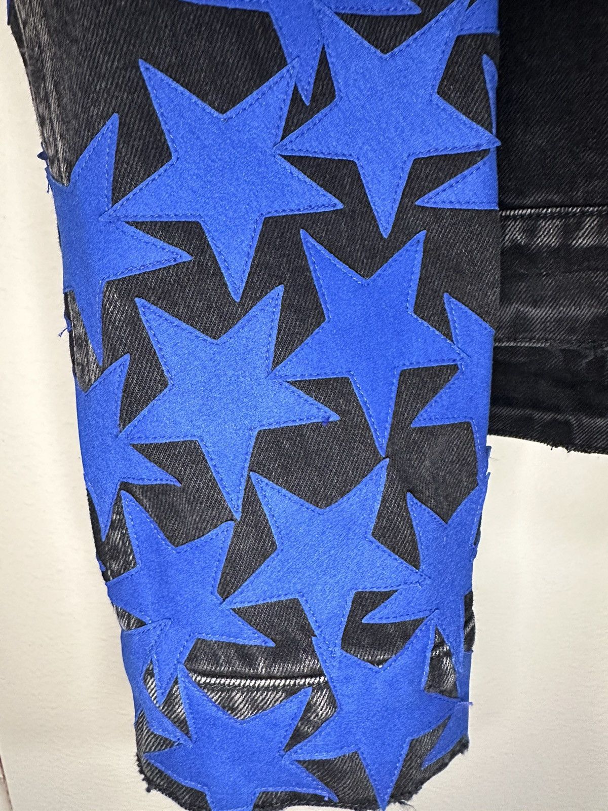 Amiri AMIRI Black Denim “Chemist Star Trucker” Jacket w Blue Stars Size US XL / EU 56 / 4 - 4 Thumbnail