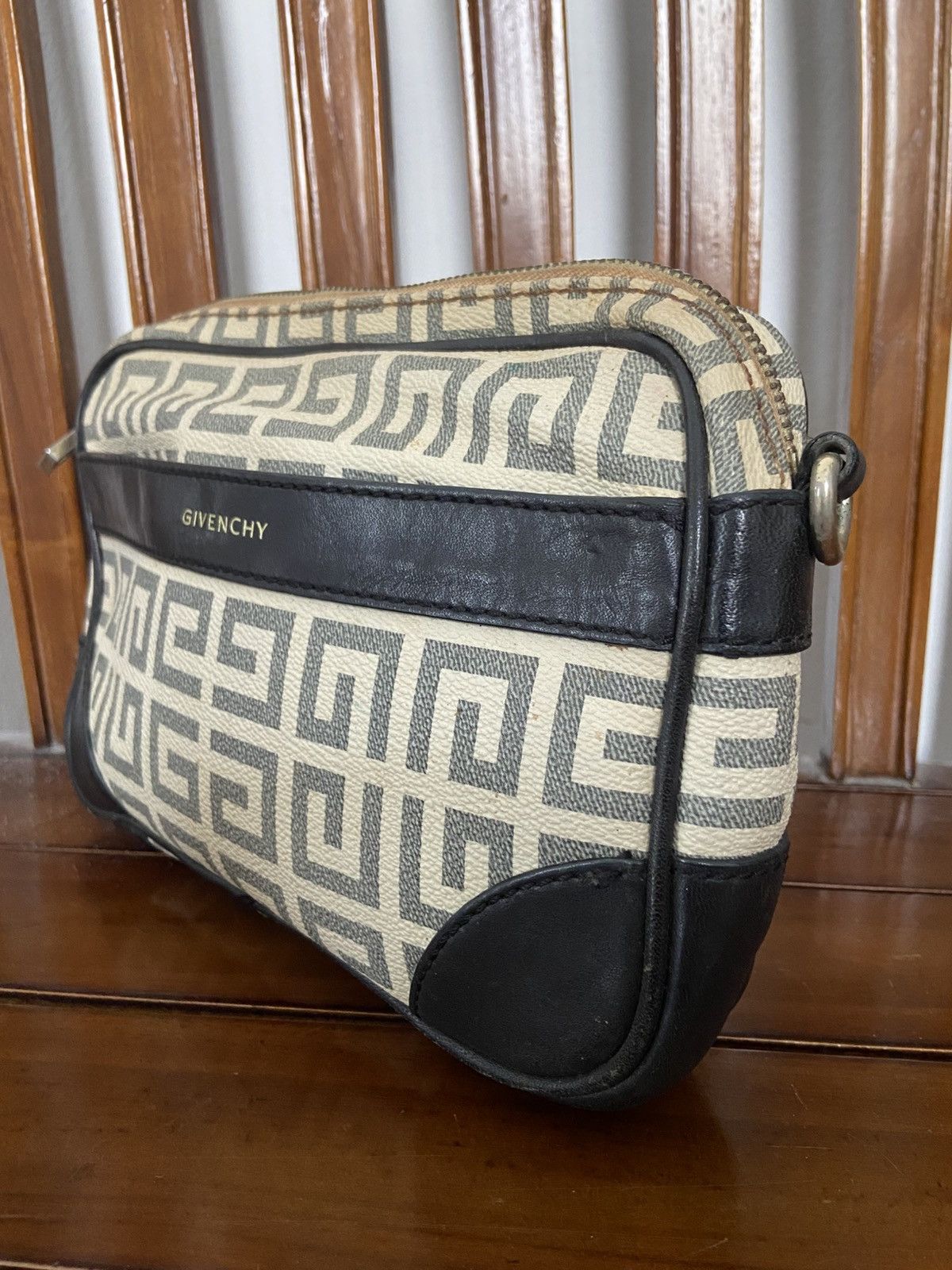 Givenchy Vintage GIVENCHY Monogram Clutch Bag Size ONE SIZE - 4 Thumbnail