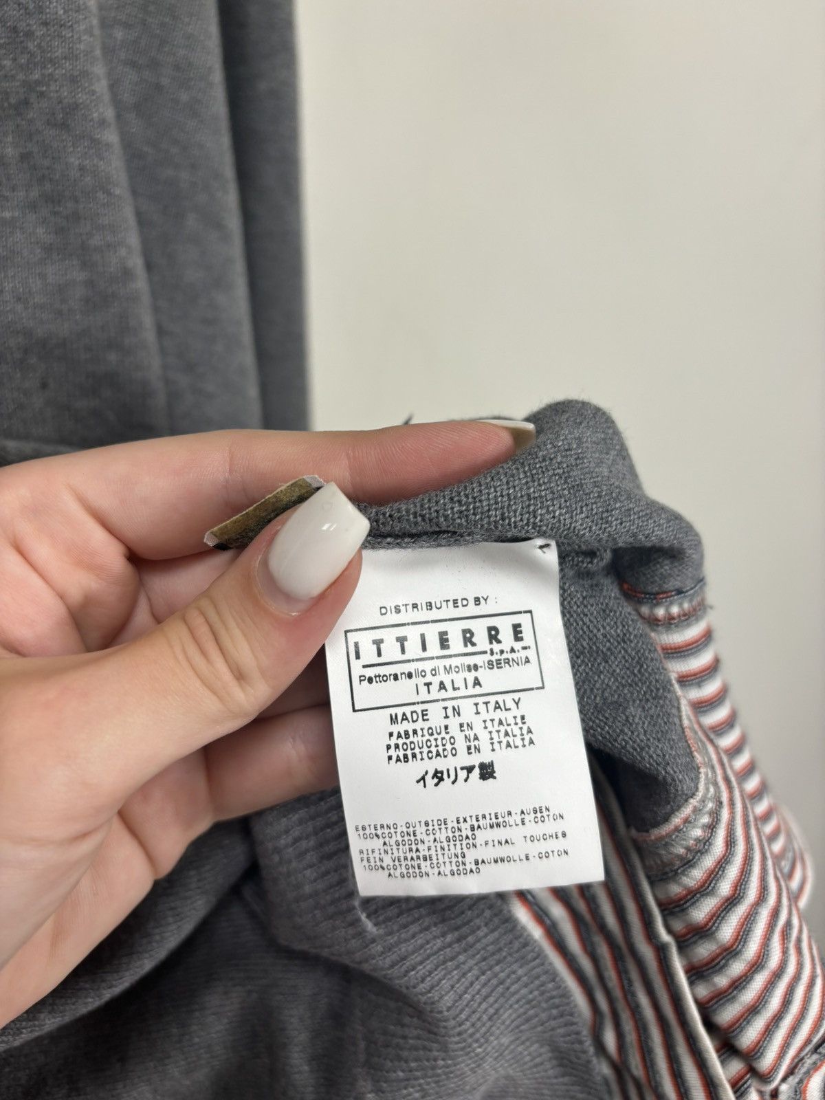 Dolce & Gabbana Vintage Dolce & Gabbana Men’s Preppy Gray V-Neck Sweater Size US XL / EU 56 / 4 - 9 Thumbnail