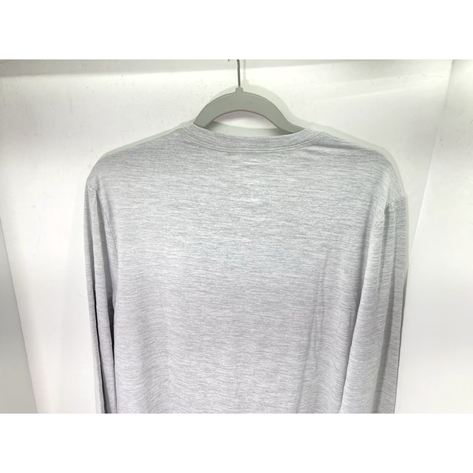 Hurley Hurley UV TShirt Men Size S Gray Long Sleeve Moisture Wicking Pullover NWOT Size US S / EU 44-46 / 1 - 6 Thumbnail