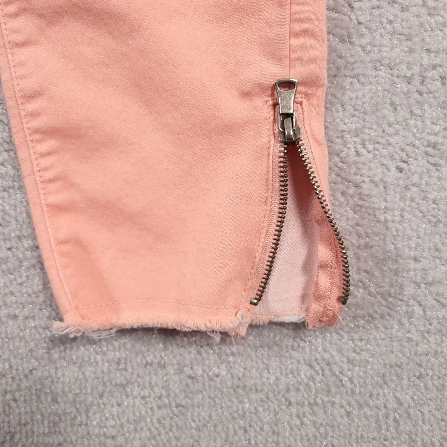 Vintage KanCan Raw Hem Skinny Crop Stretch Jeans Women's 9 Peach Pink Zip Ankle Jeans Womens 9 Pink Size 30" / US 8 / IT 44 - 5 Thumbnail