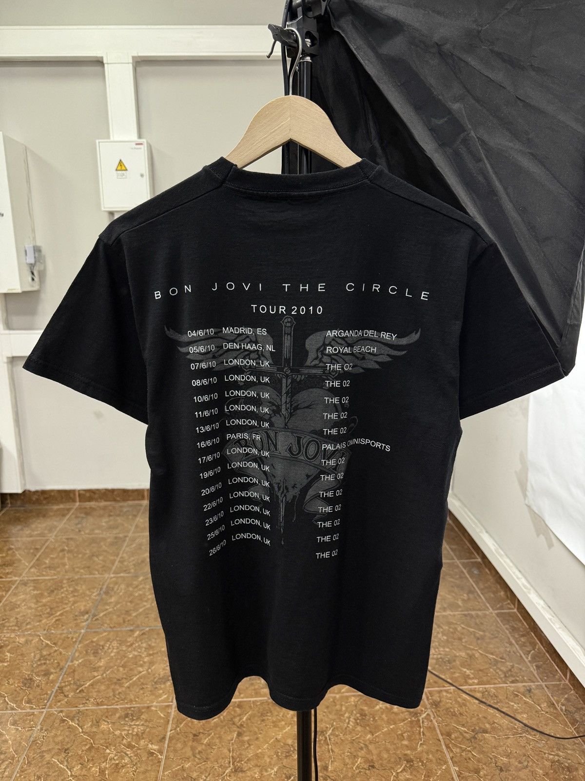 Bon Jovi 🇺🇸 Vintage 2010 Bon Jovi The Circle Tour T-Shirt Sambora Size US M / EU 48-50 / 2 - 2 Thumbnail