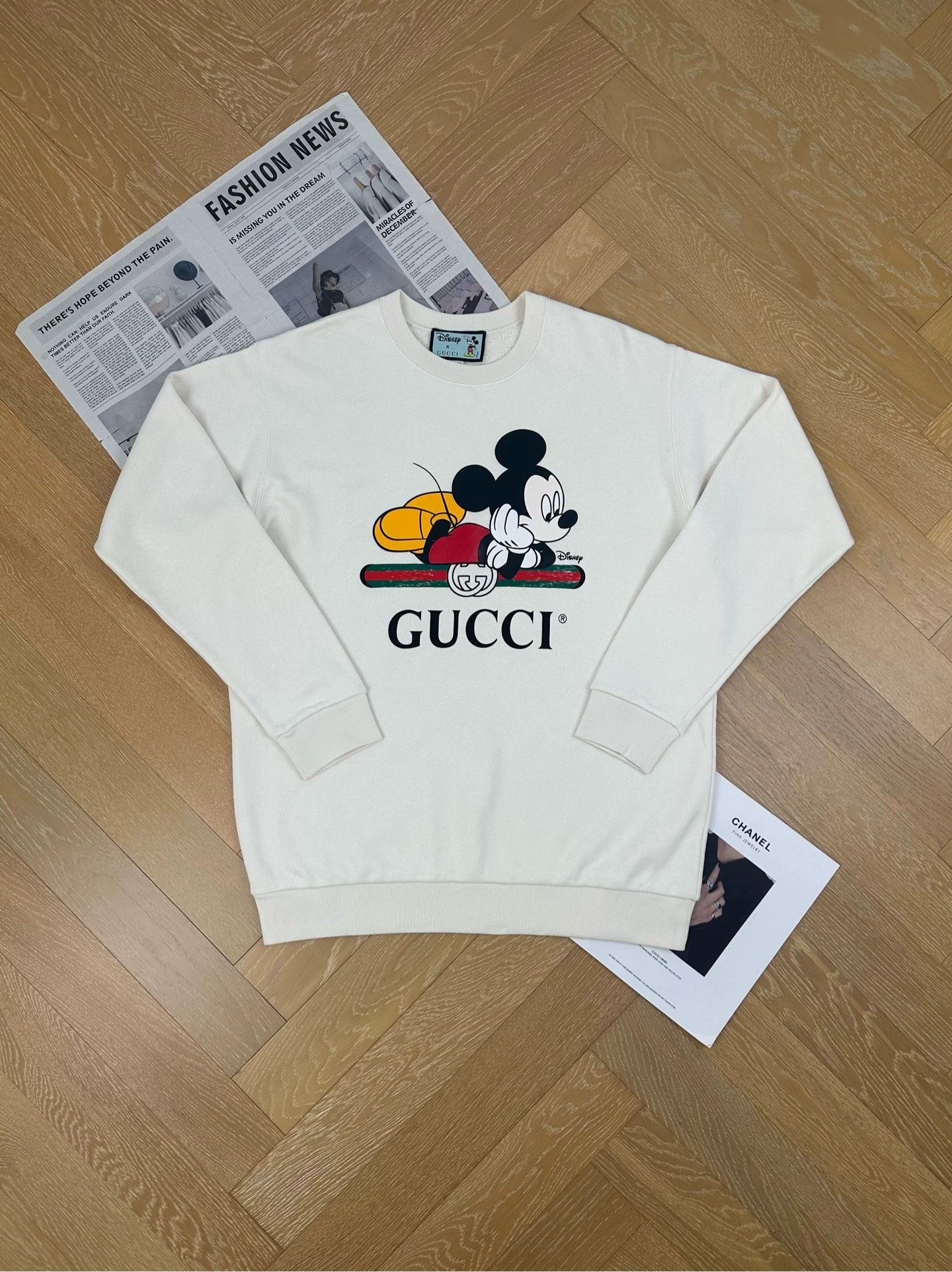 Gucci GUCCI x Disney Mickey Mouse white unisex crewneck sweatshirt Size L / US 10 / IT 46 - 1 Thumbnail